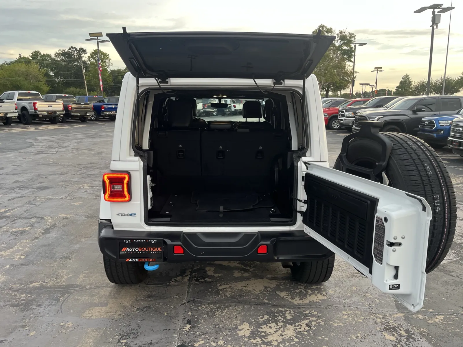 Jeep Wrangler photo 11