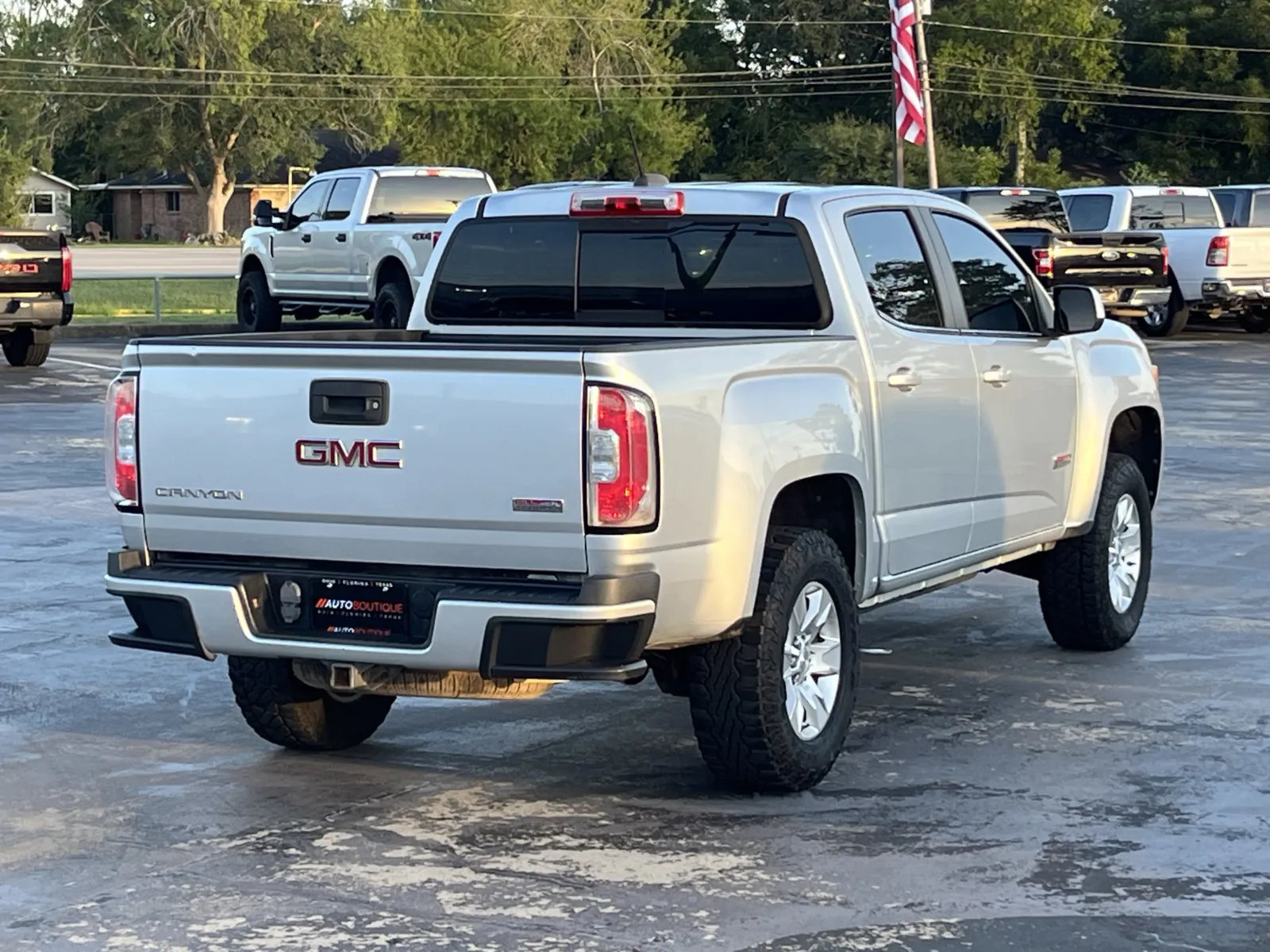 GMC Canyon photo 8