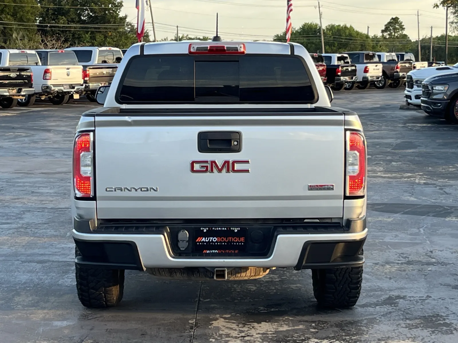 GMC Canyon photo 7