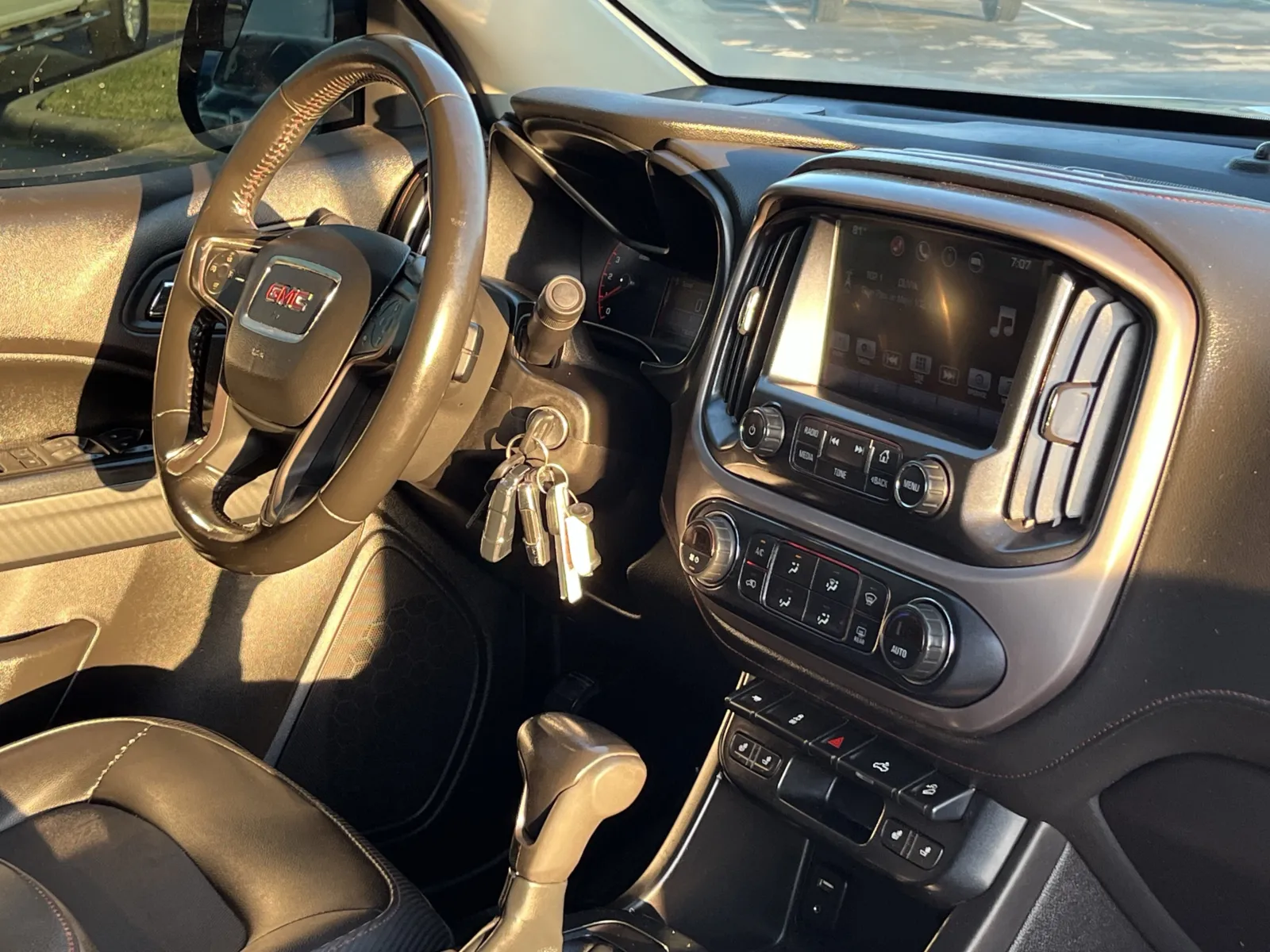 GMC Canyon photo 13