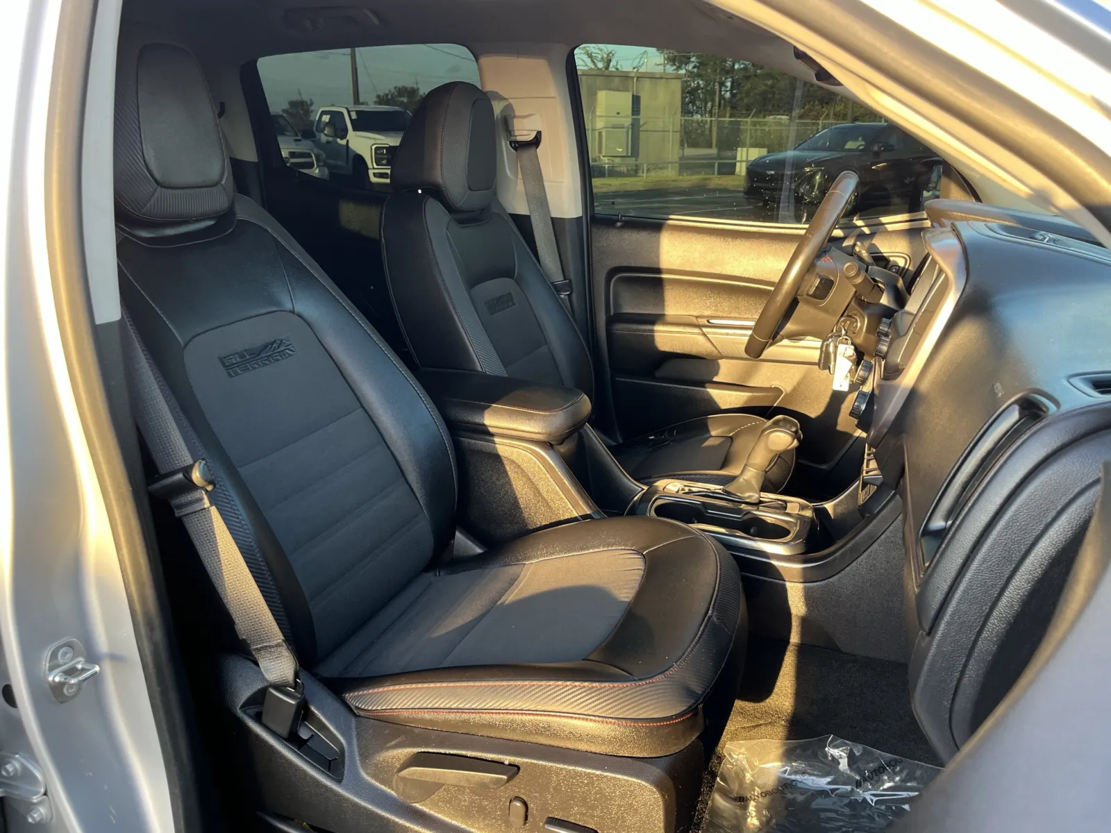 GMC Canyon photo 25