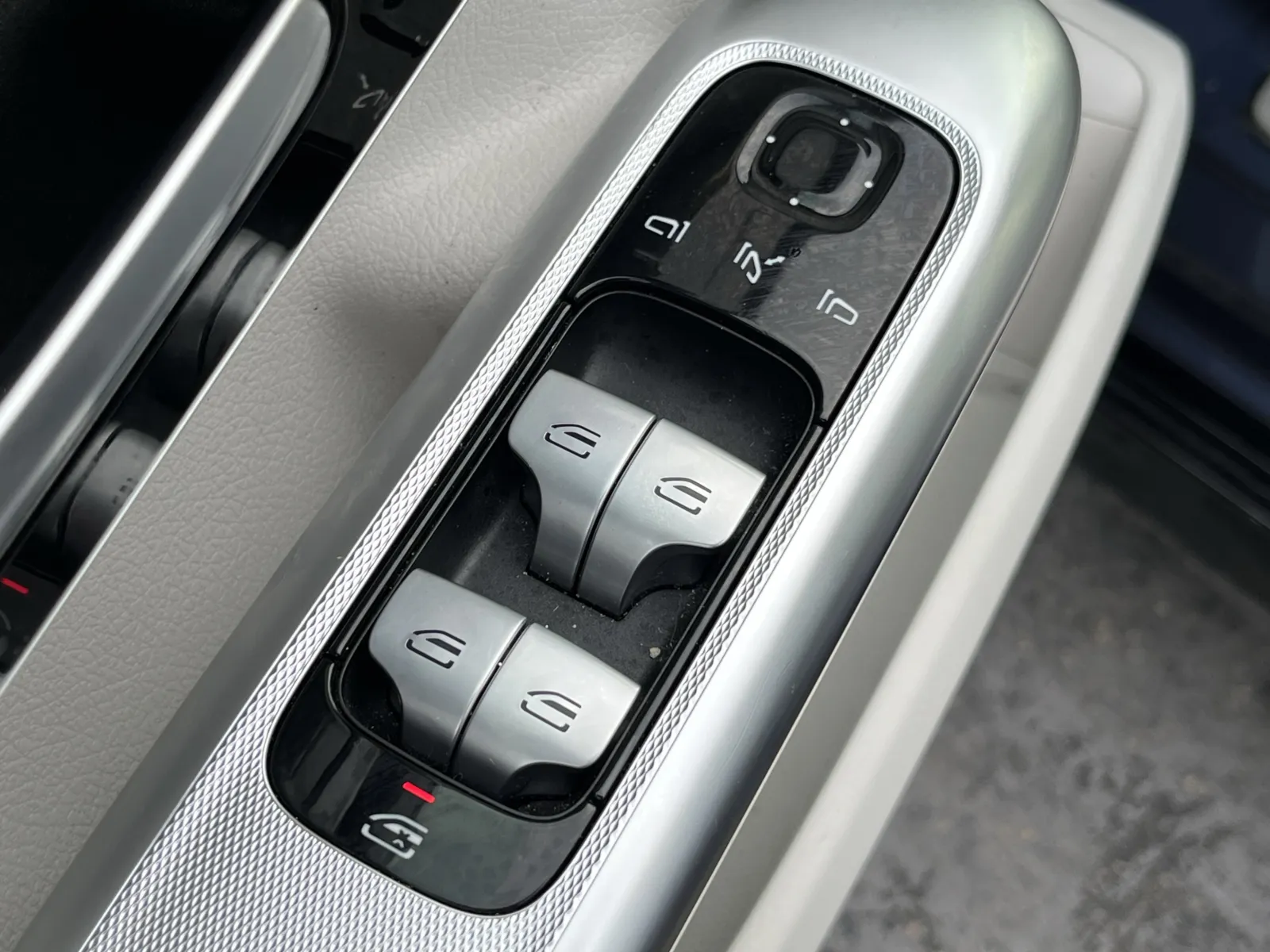 Mercedes-Benz EQE photo 26