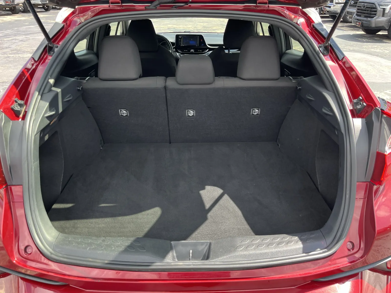 Toyota C-HR photo 12