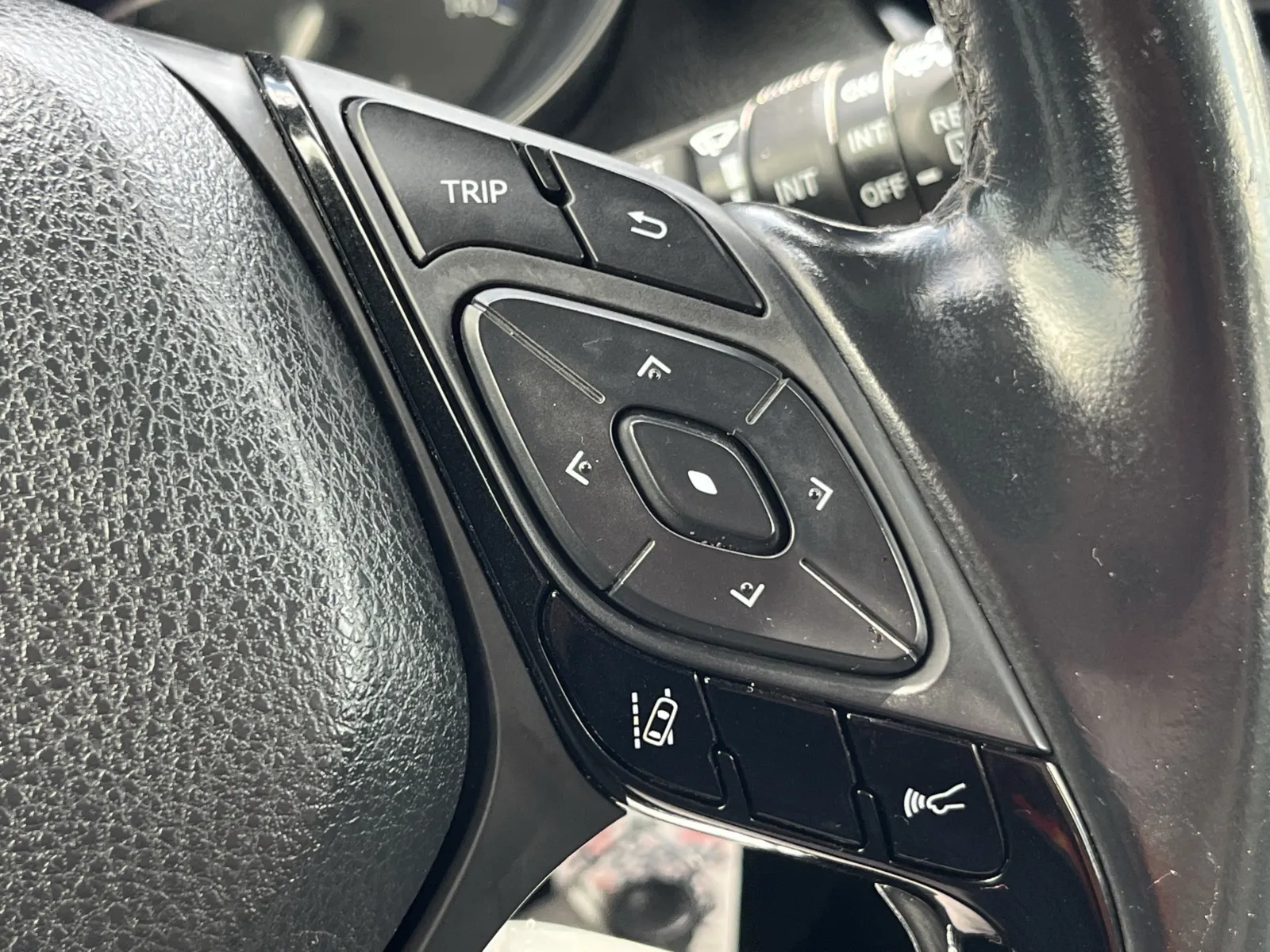 Toyota C-HR photo 19