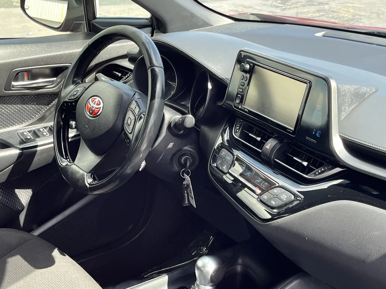 Toyota C-HR photo 15