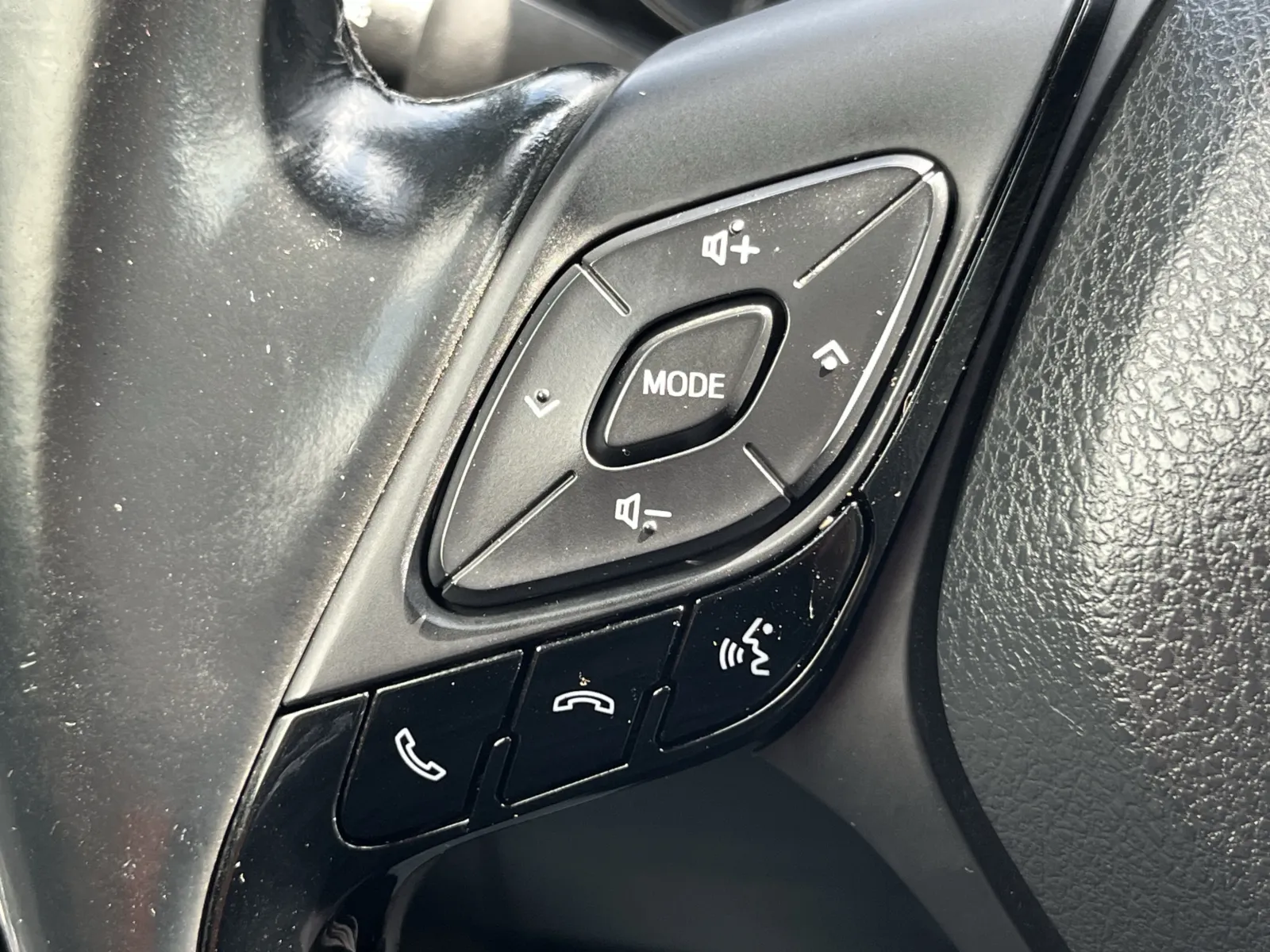 Toyota C-HR photo 18