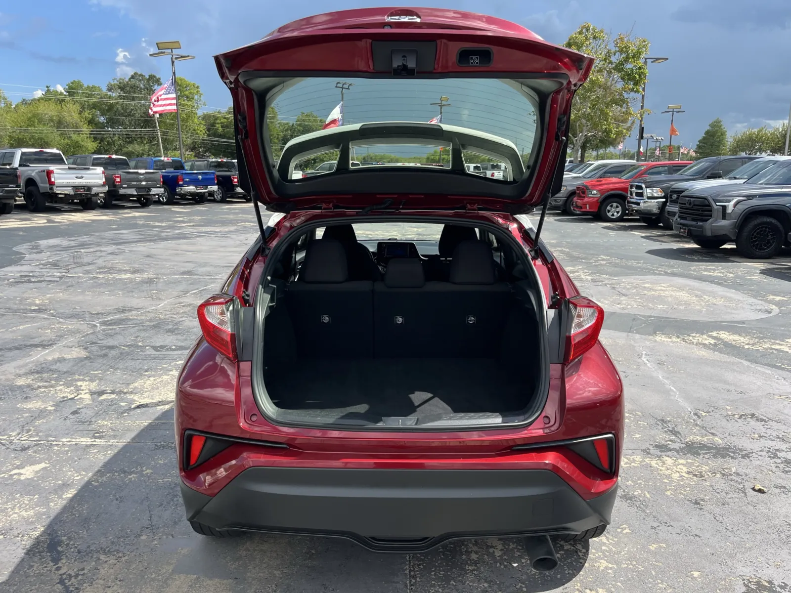 Toyota C-HR photo 11