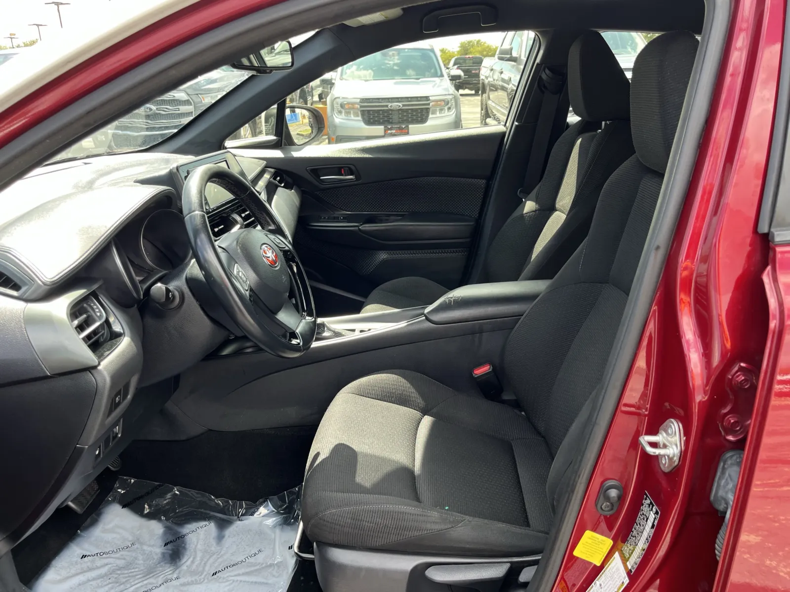 Toyota C-HR photo 25