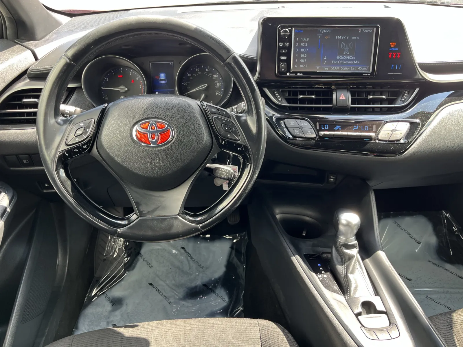 Toyota C-HR photo 16