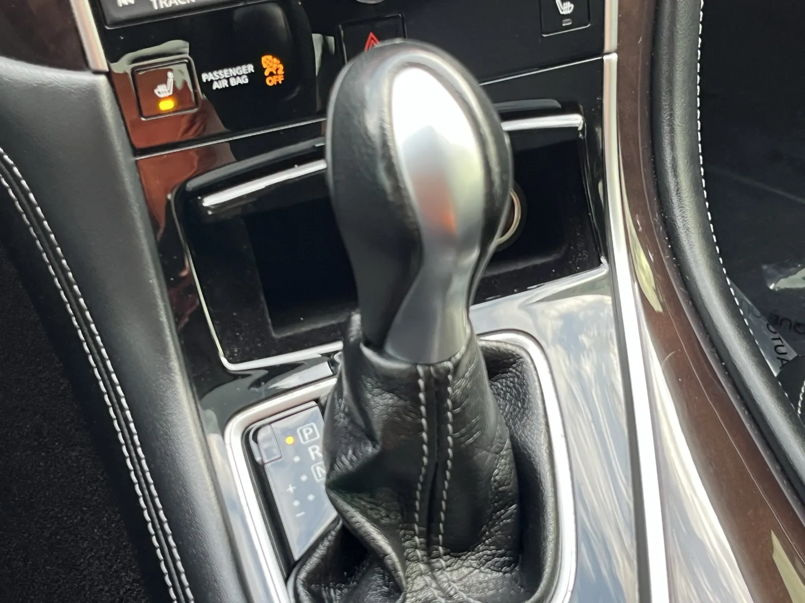 Infiniti Q50 photo 22