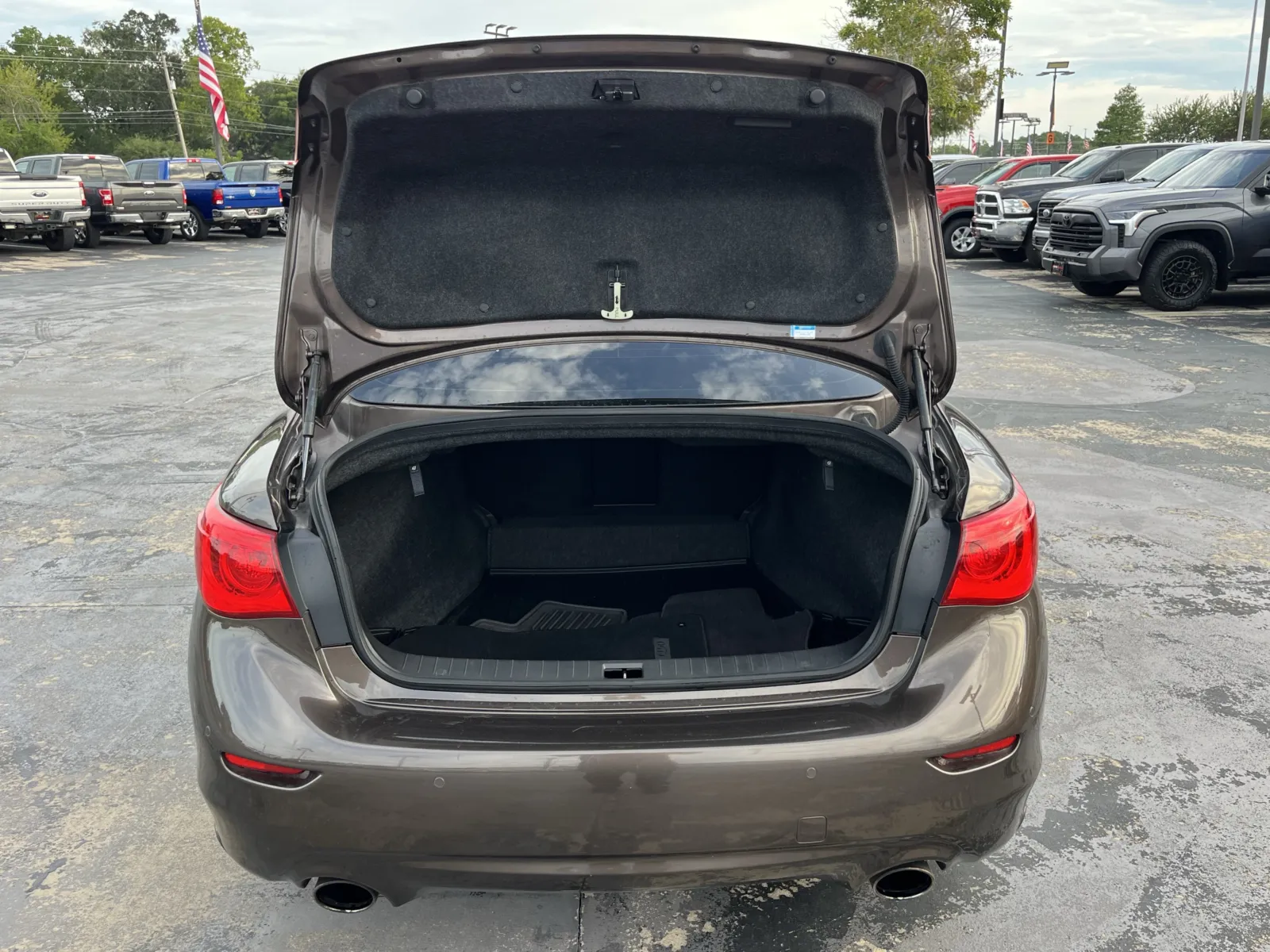 Infiniti Q50 photo 12