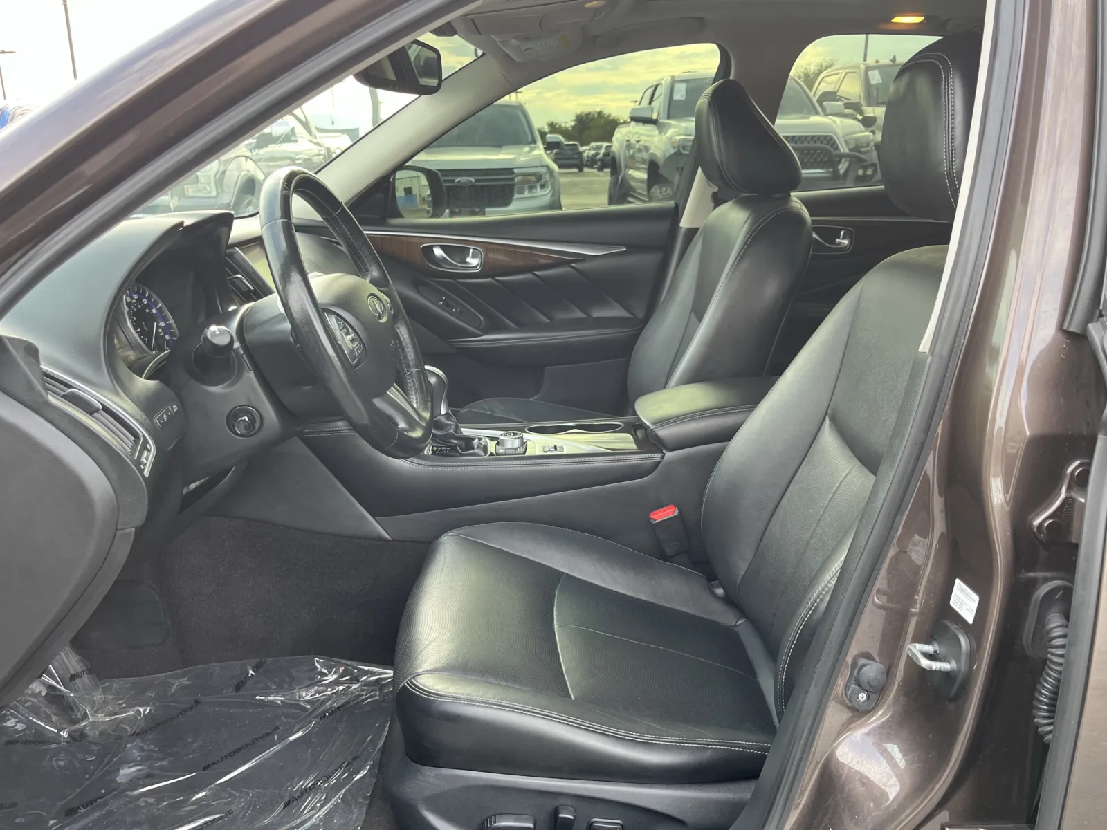 Infiniti Q50 photo 27
