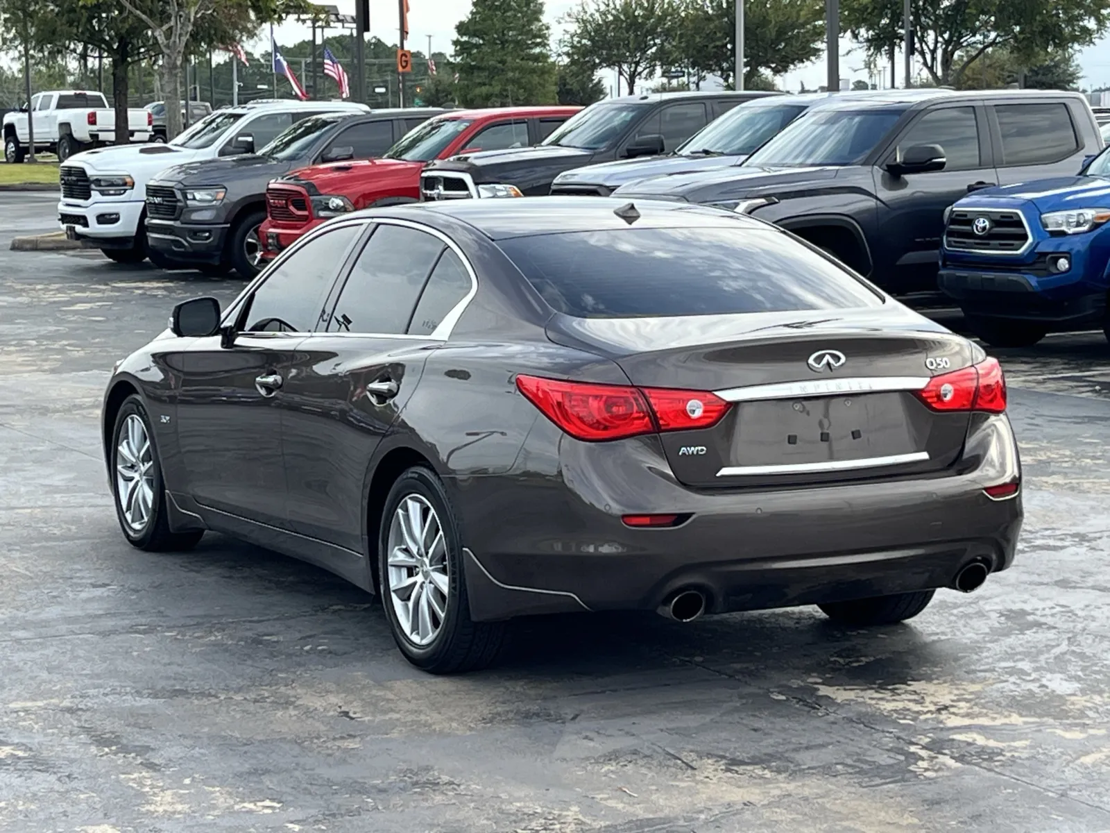 Infiniti Q50 photo 10