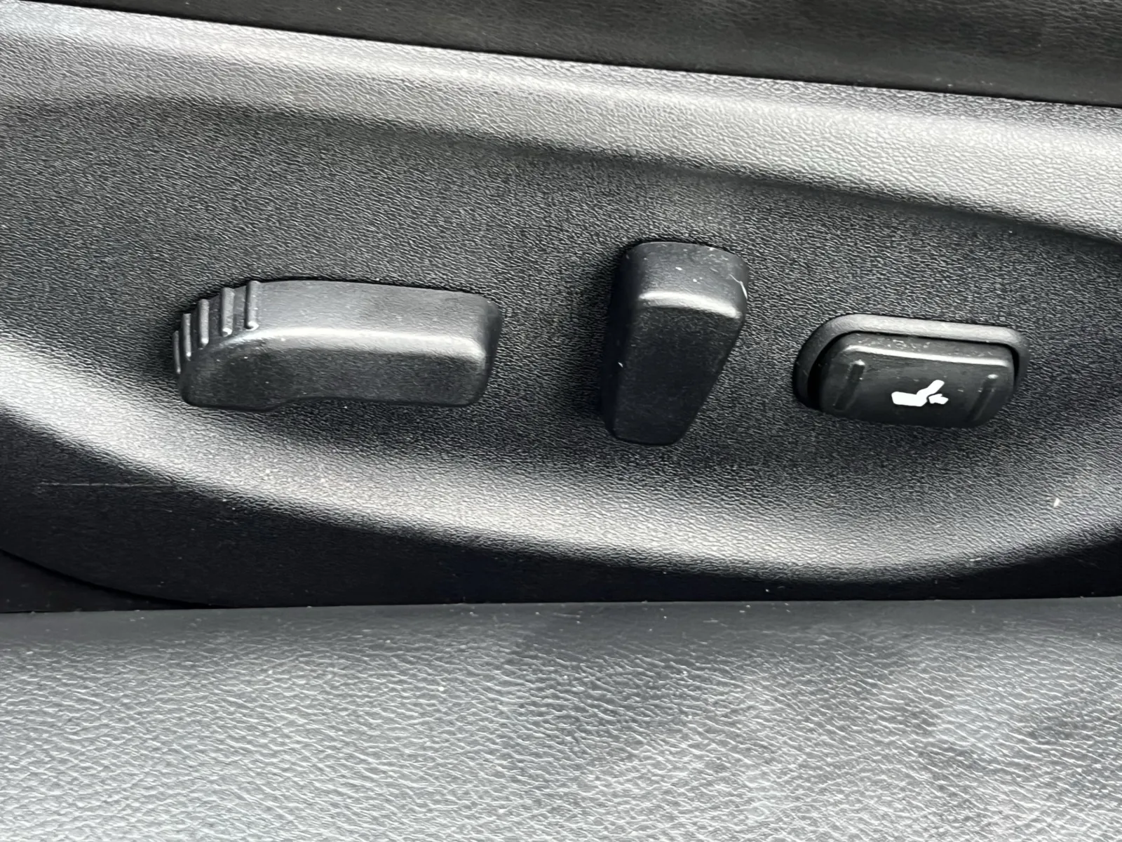 Infiniti Q50 photo 26