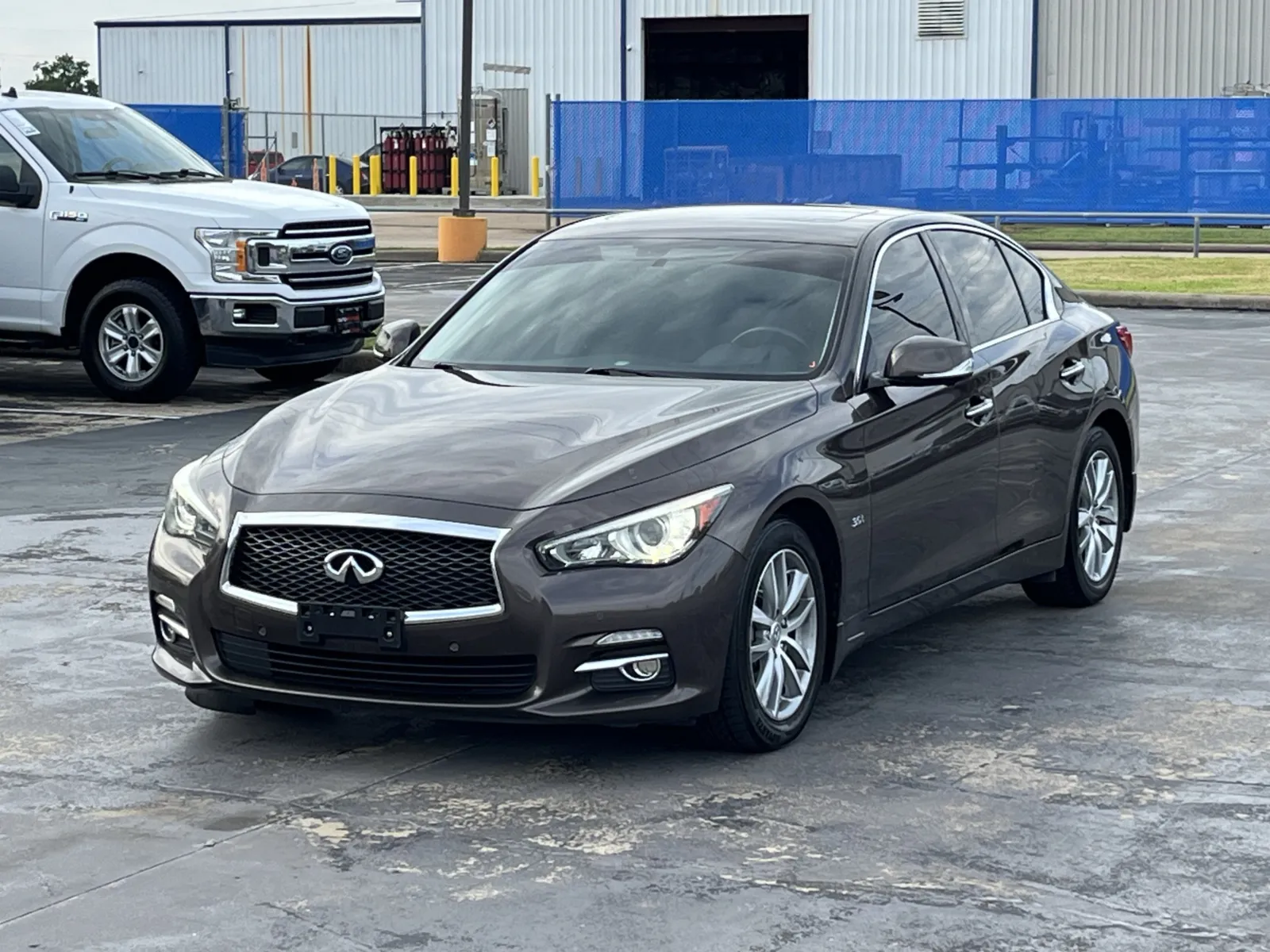 Infiniti Q50 photo 2