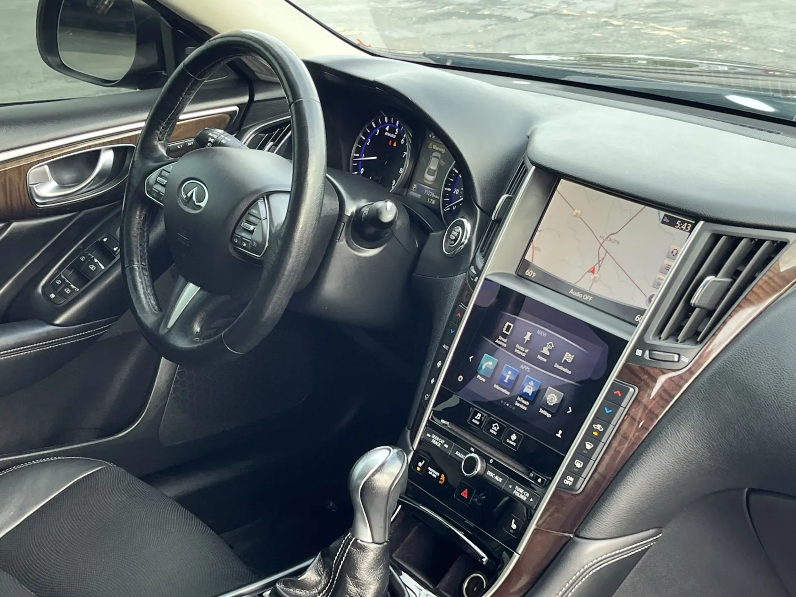 Infiniti Q50 photo 16