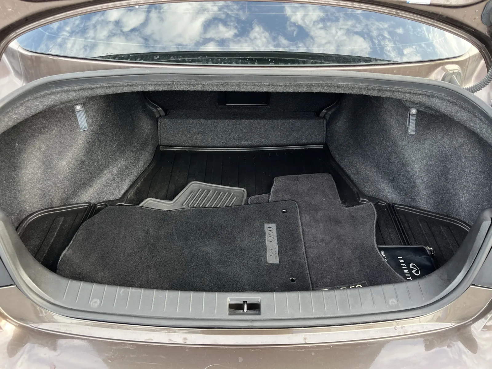 Infiniti Q50 photo 13