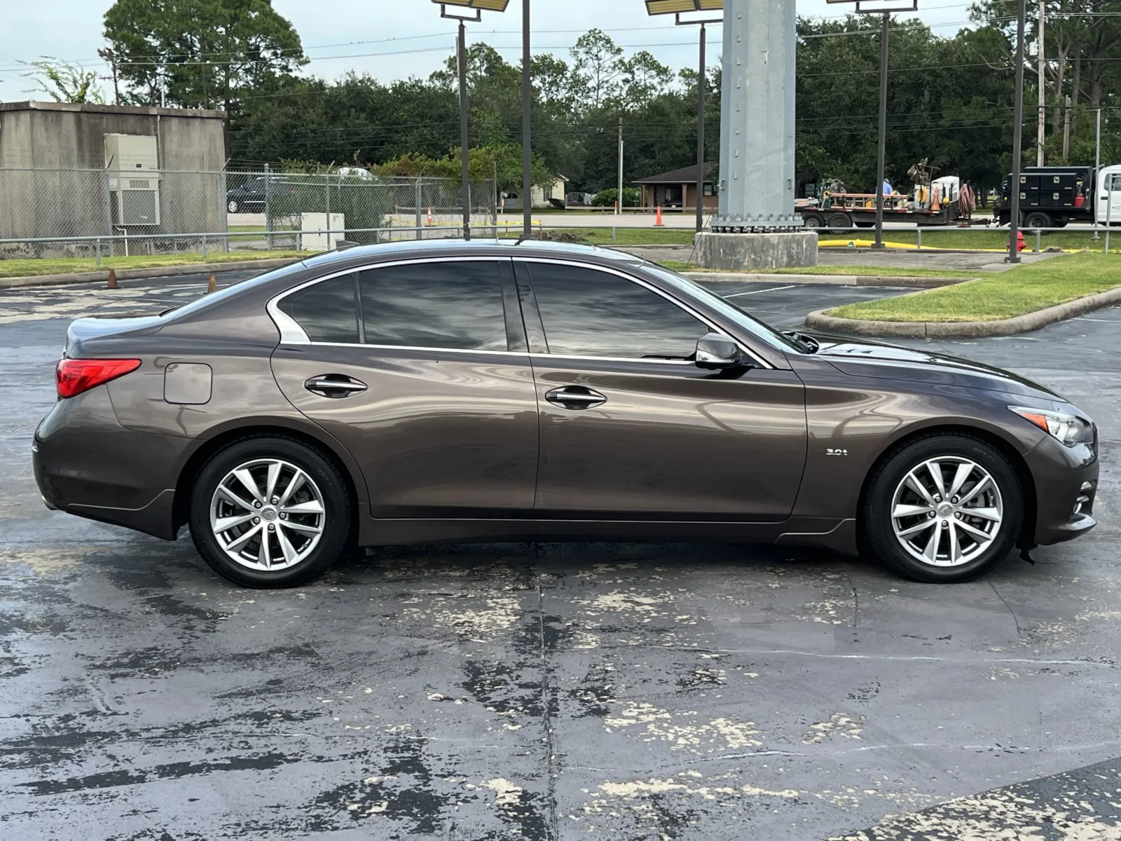 Infiniti Q50 photo 11