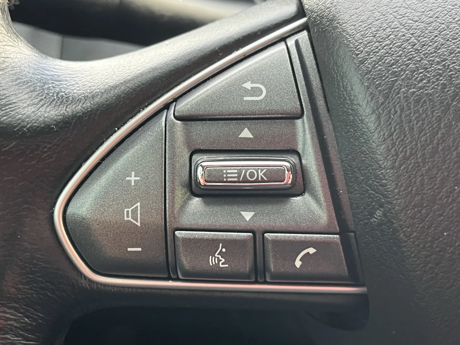Infiniti Q50 photo 19