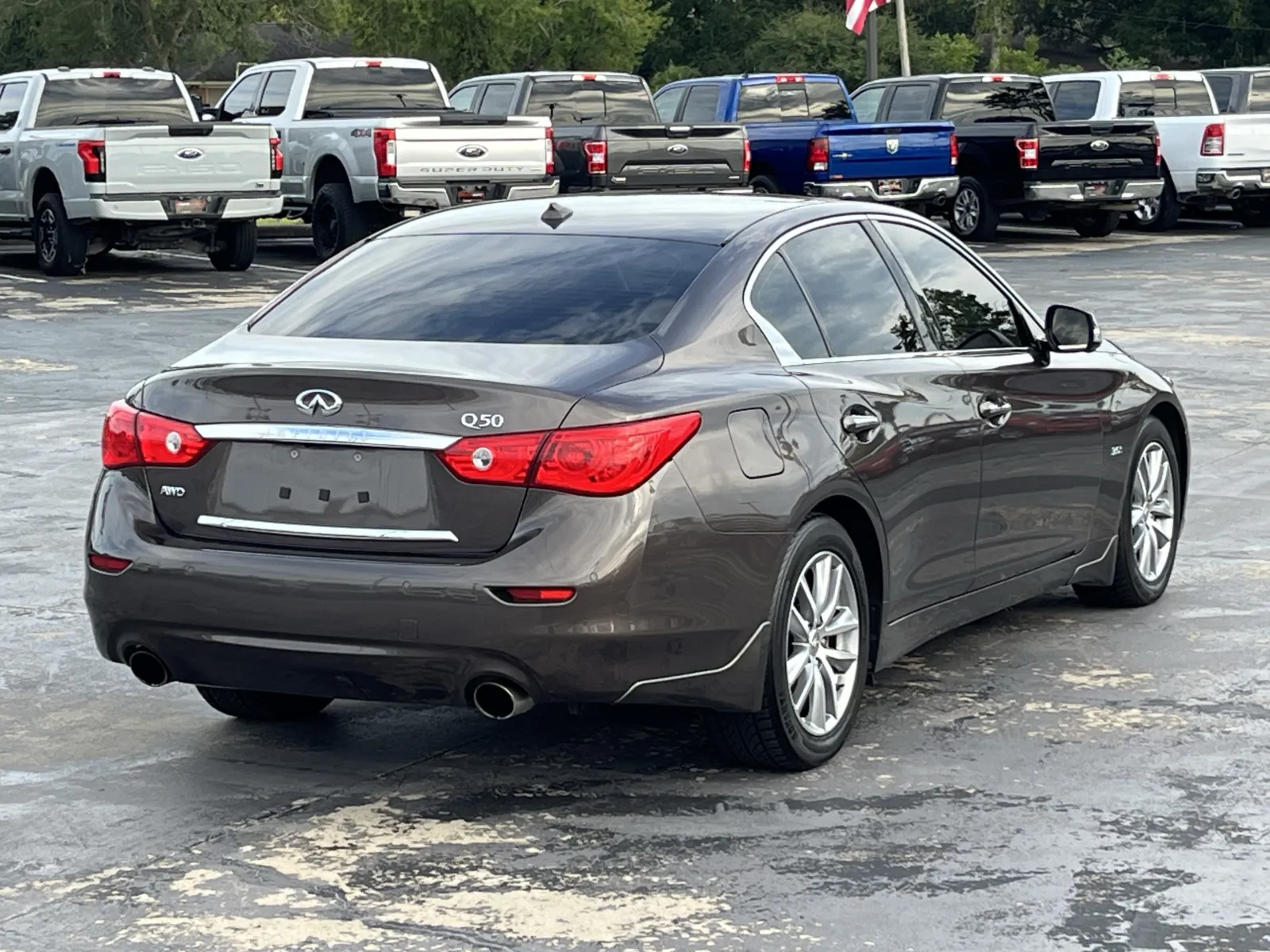 Infiniti Q50 photo 9