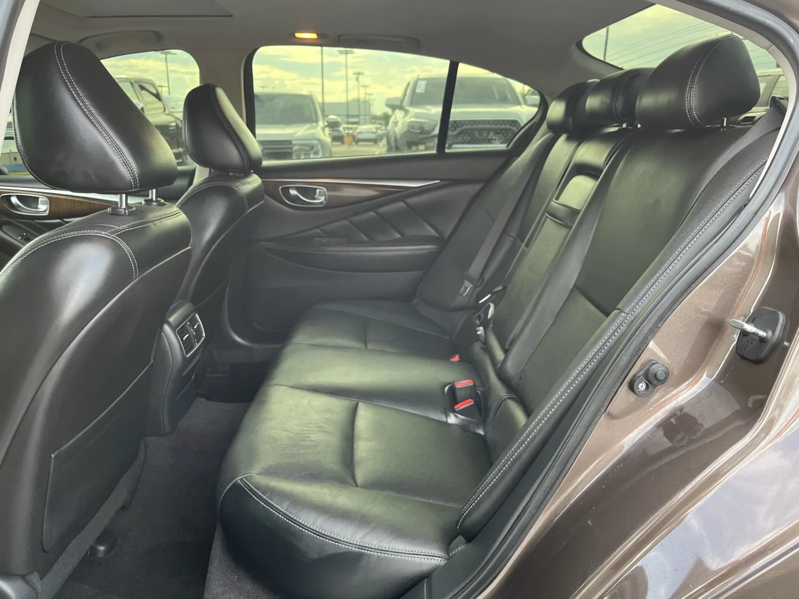 Infiniti Q50 photo 29
