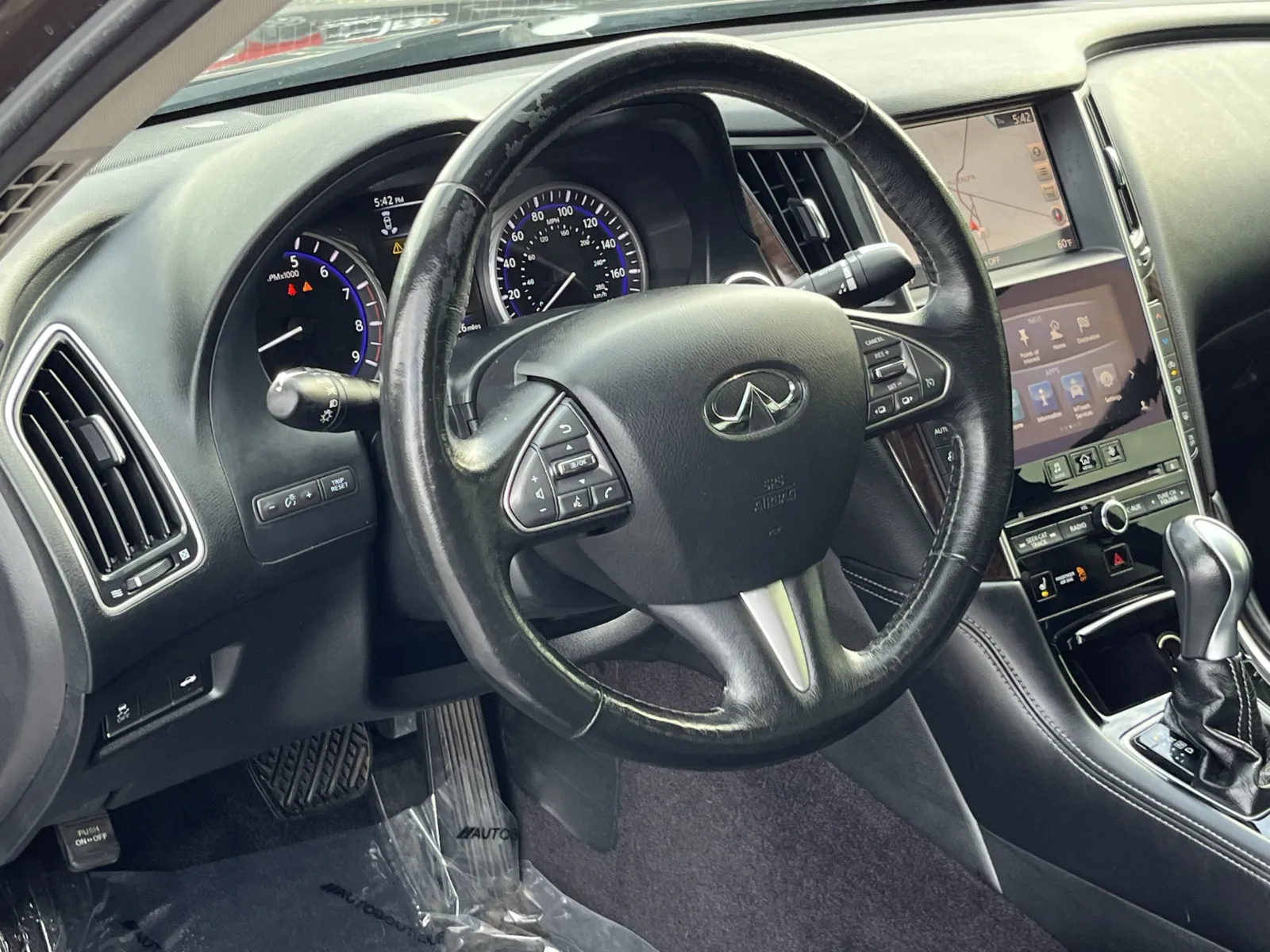 Infiniti Q50 photo 15