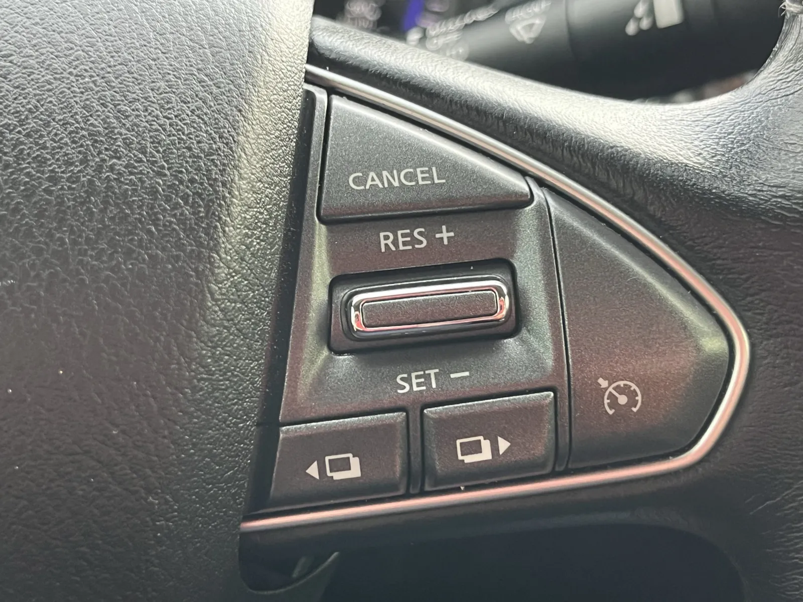 Infiniti Q50 photo 20