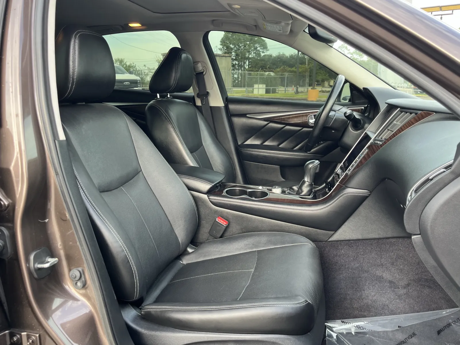 Infiniti Q50 photo 28