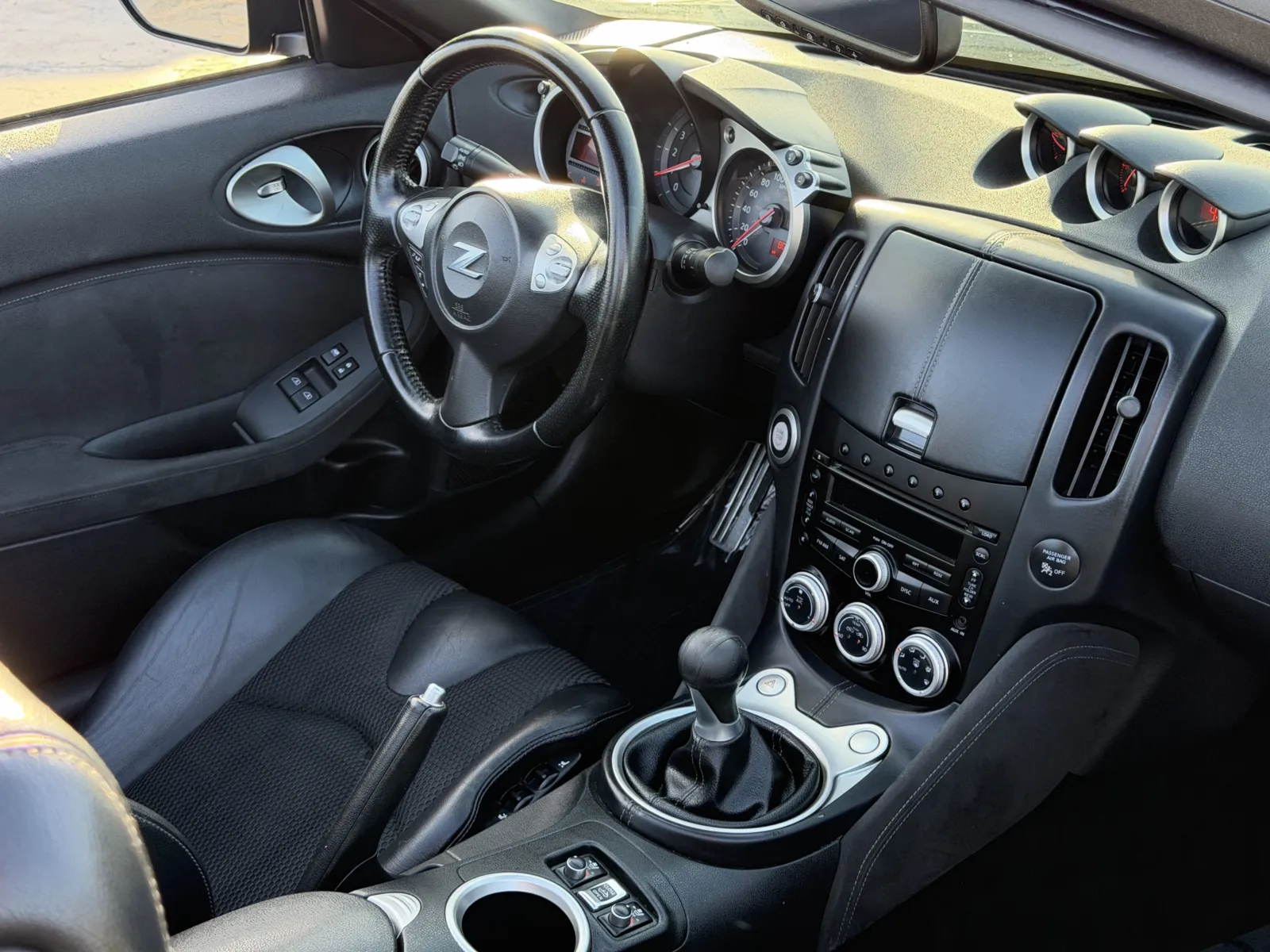 Nissan 370Z photo 13