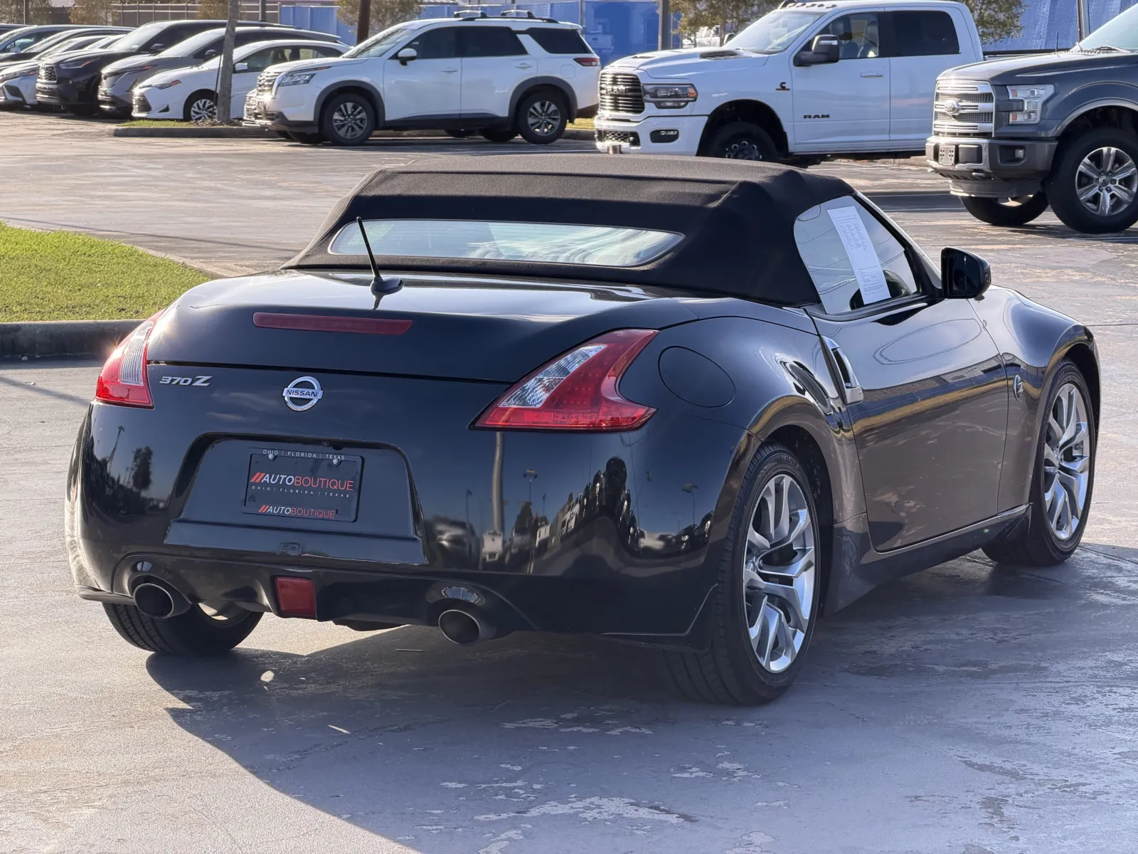 Nissan 370Z photo 9