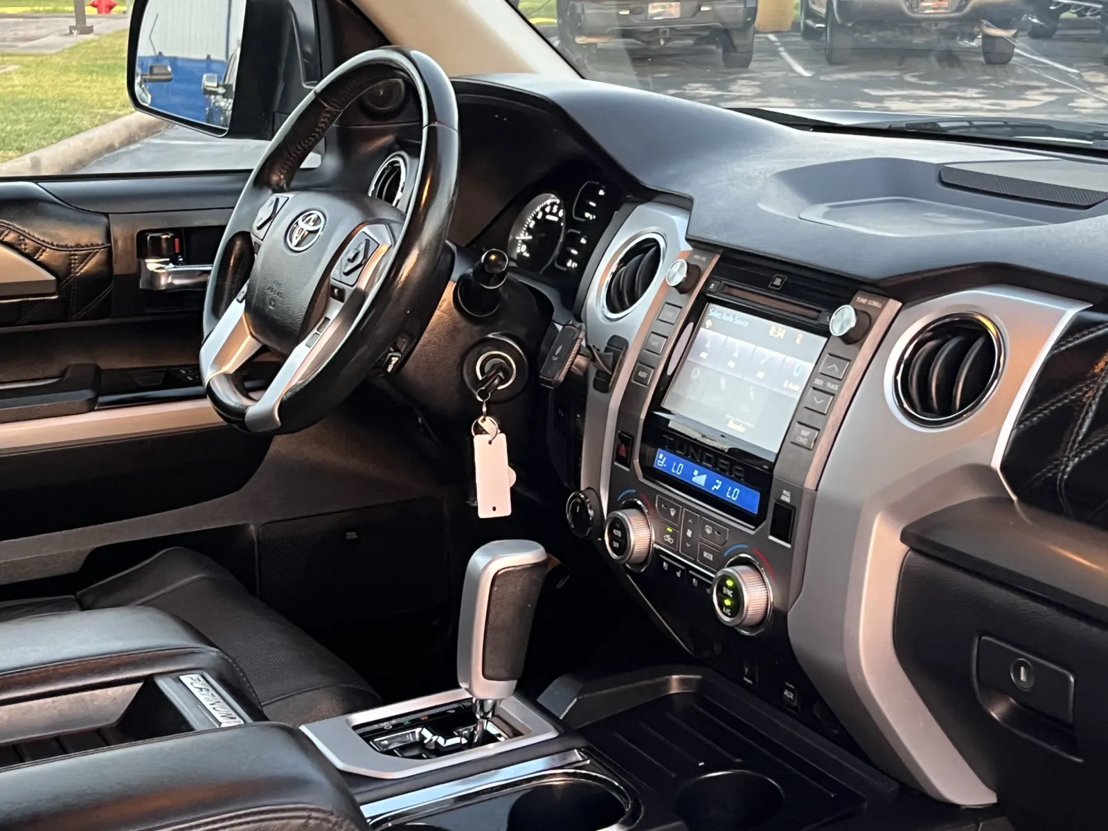 Toyota Tundra photo 14