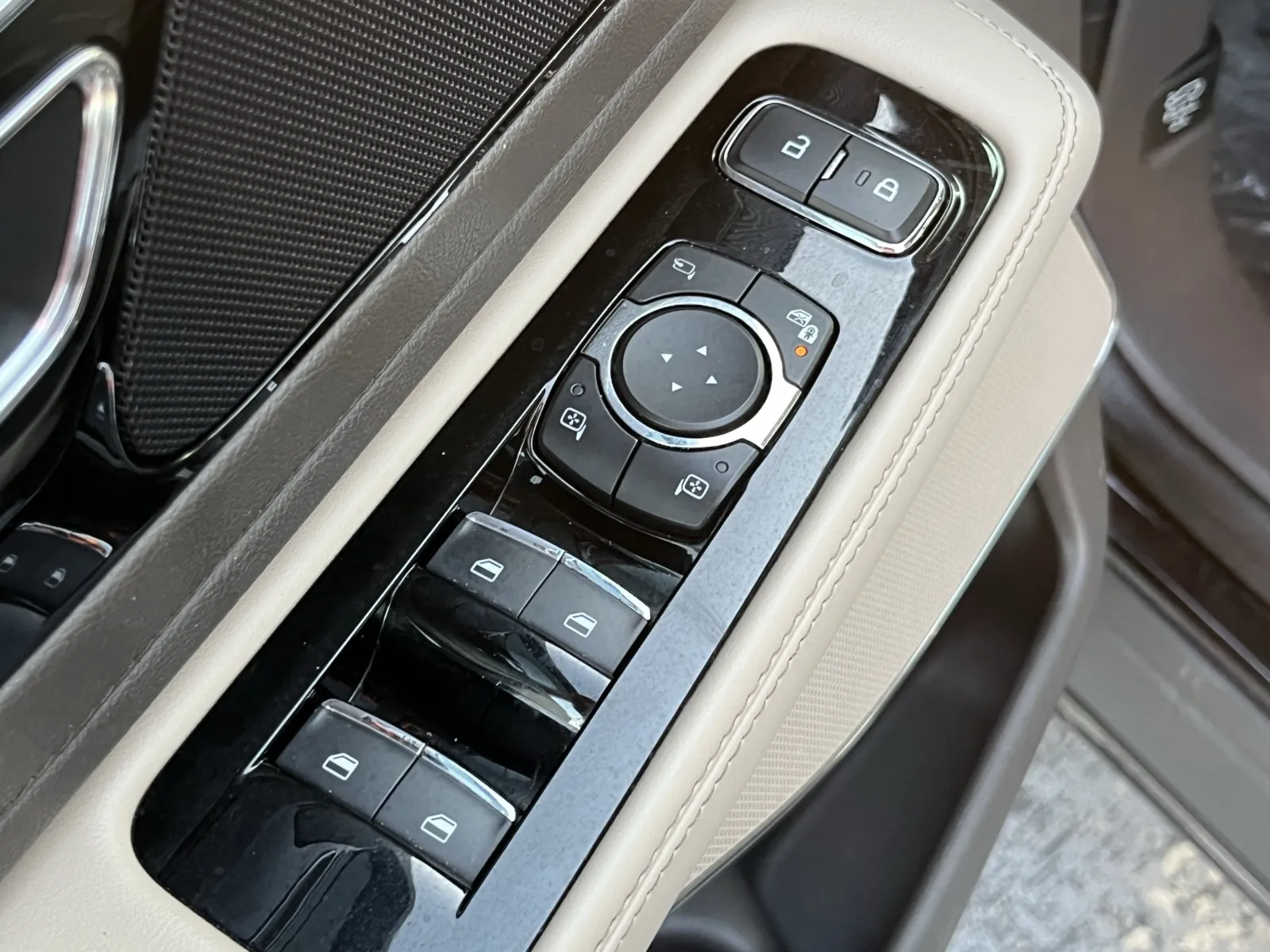 Lincoln Aviator photo 22