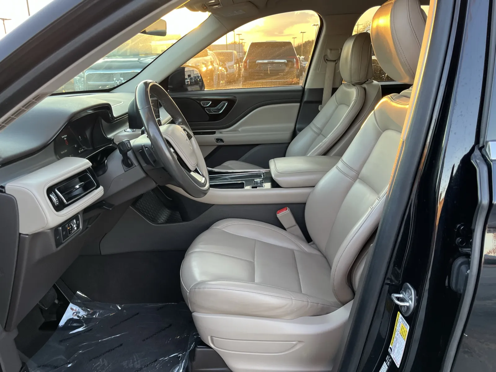 Lincoln Aviator photo 25