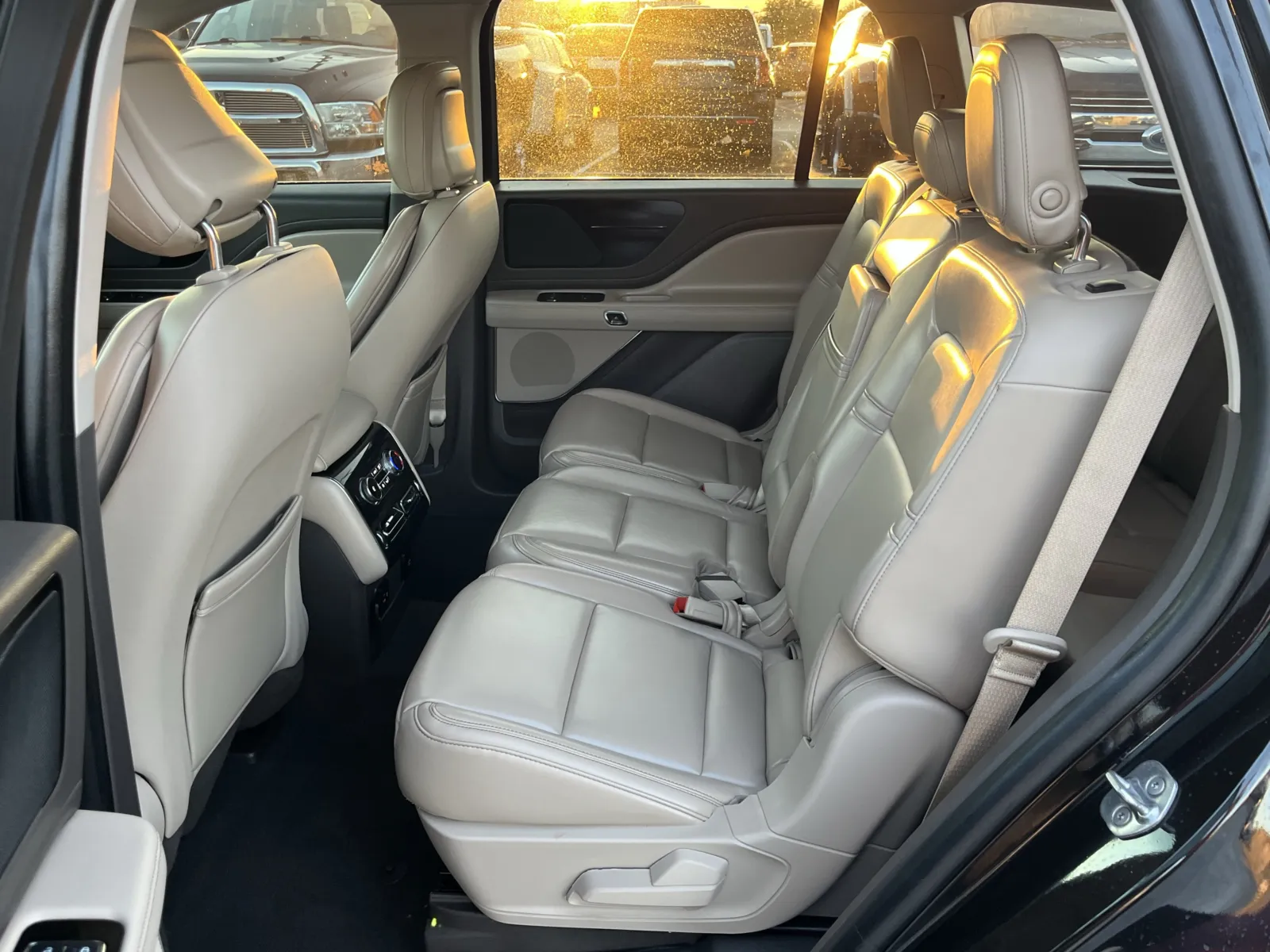 Lincoln Aviator photo 27