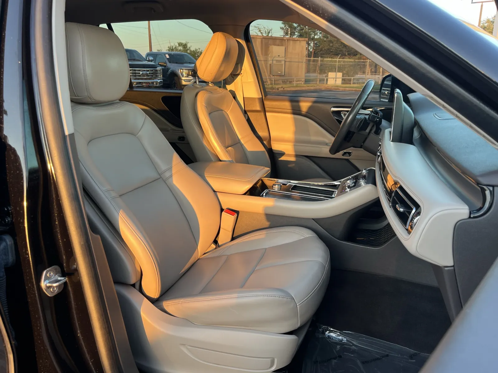 Lincoln Aviator photo 26