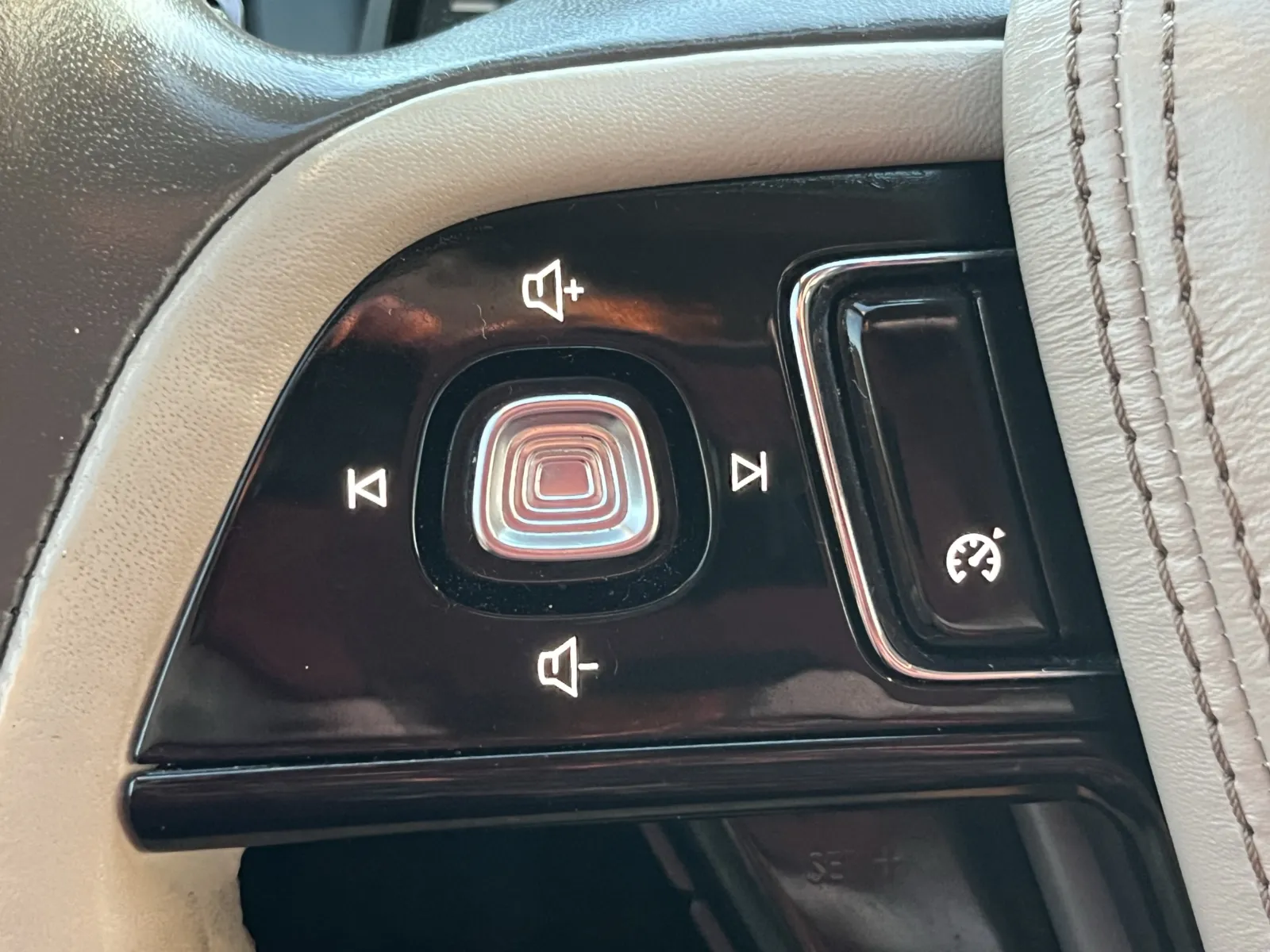 Lincoln Aviator photo 16