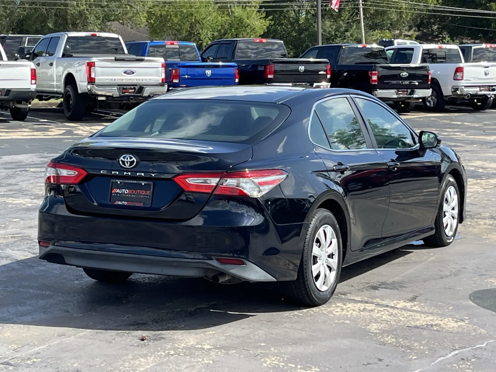 Toyota Camry photo 9
