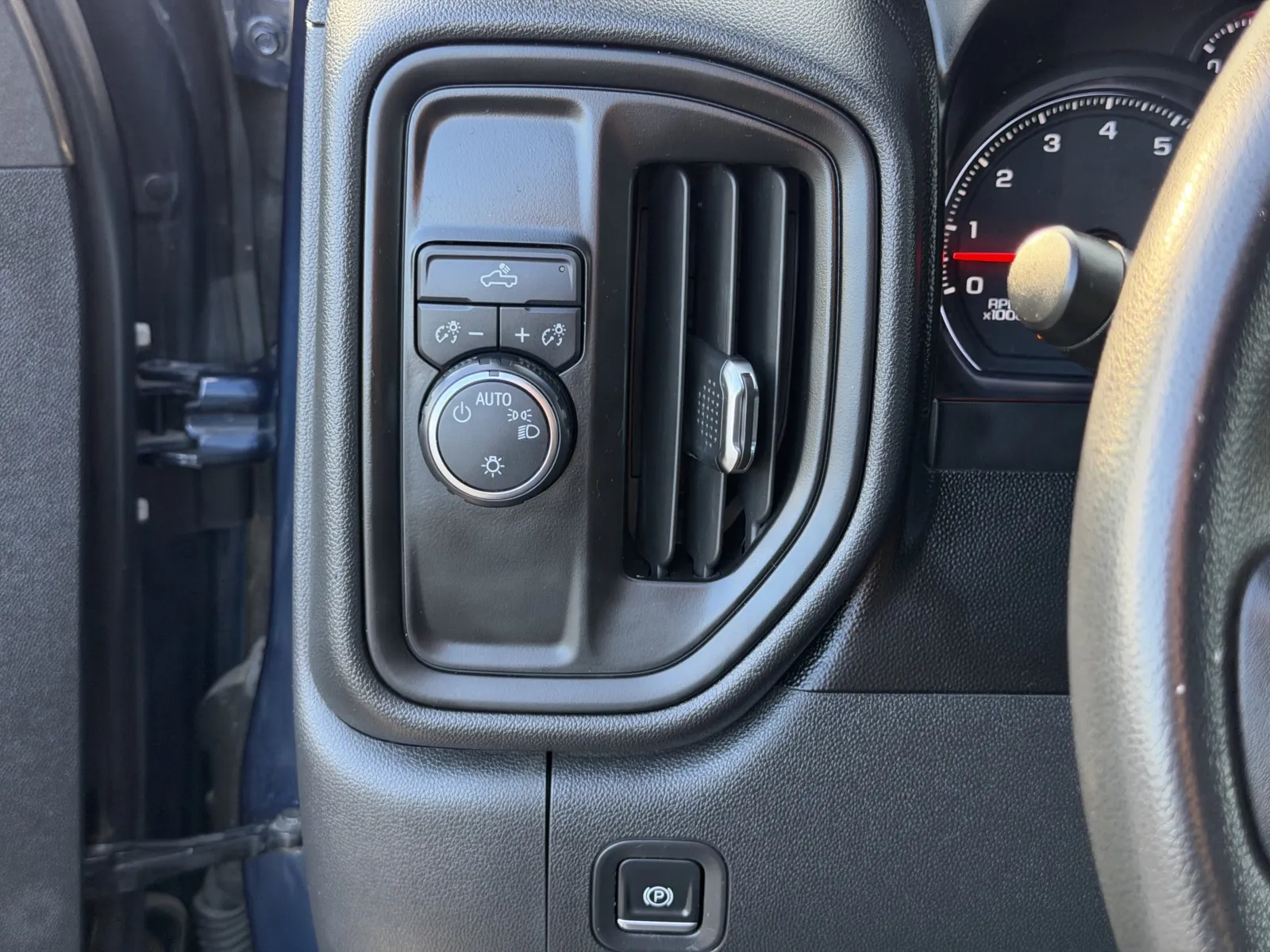 Chevrolet Silverado photo 19