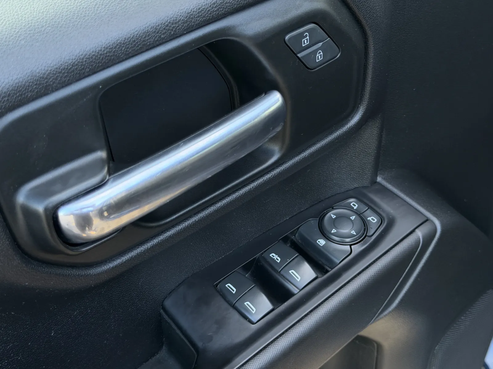 Chevrolet Silverado photo 13