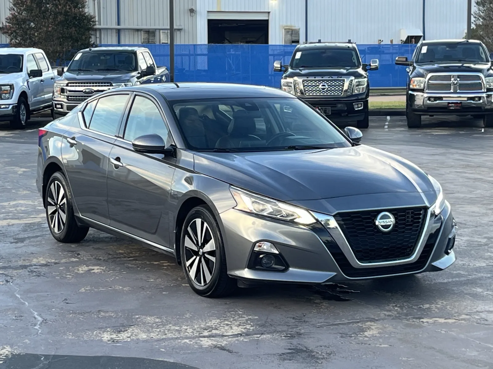 Nissan Altima photo 3