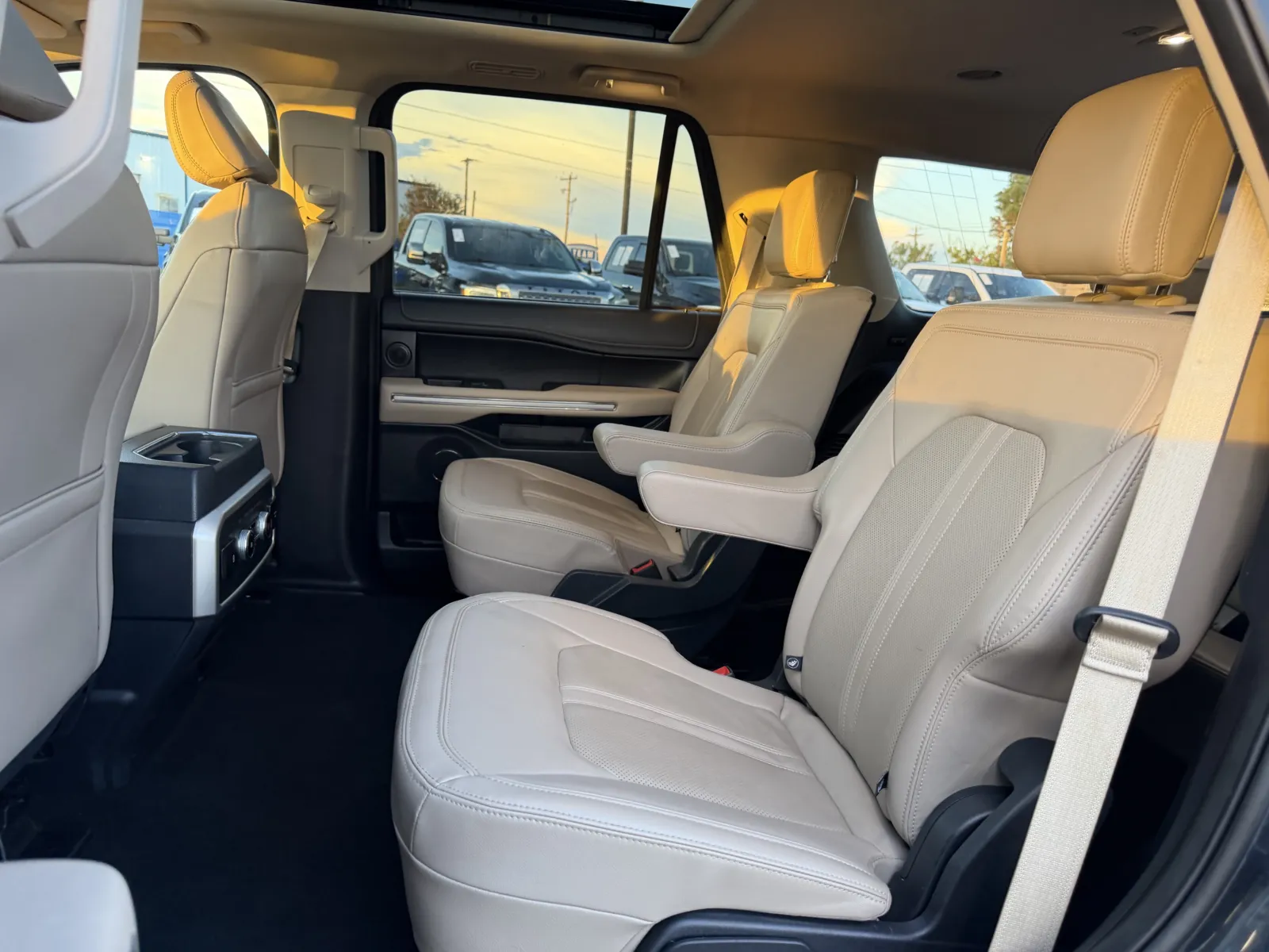 Ford Expedition photo 29