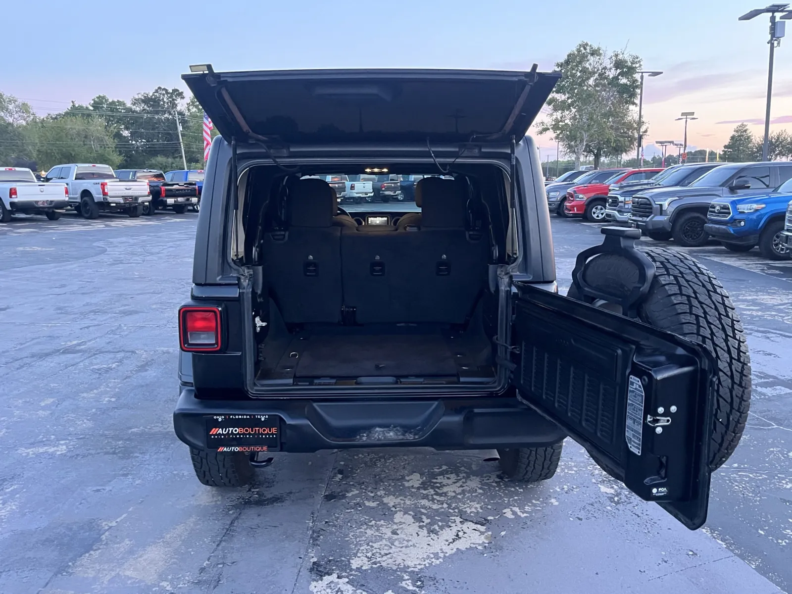 Jeep Wrangler photo 11