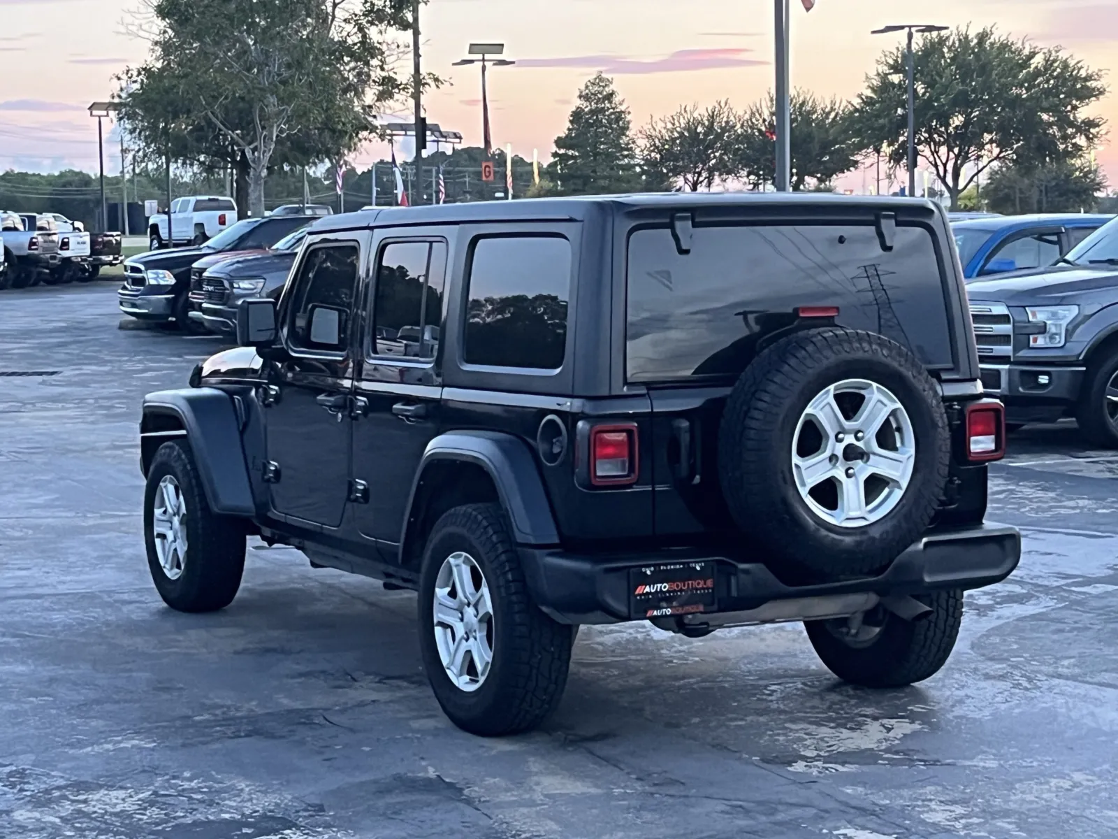 Jeep Wrangler photo 9