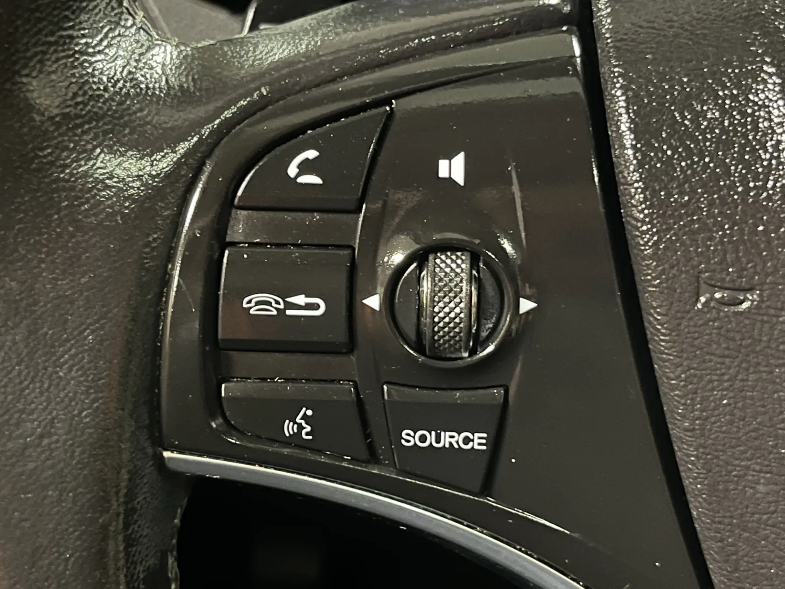 Acura MDX photo 19