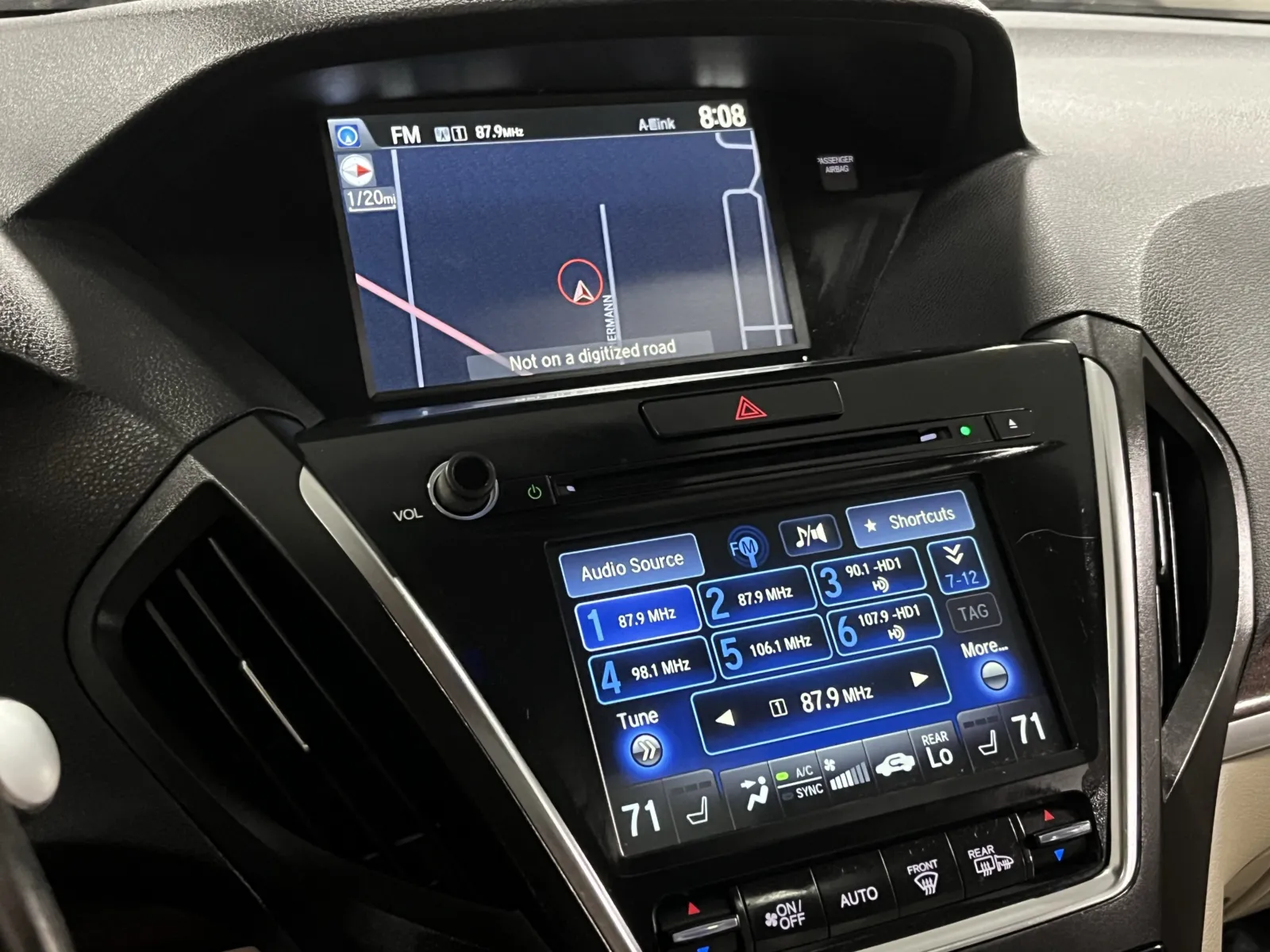 Acura MDX photo 7