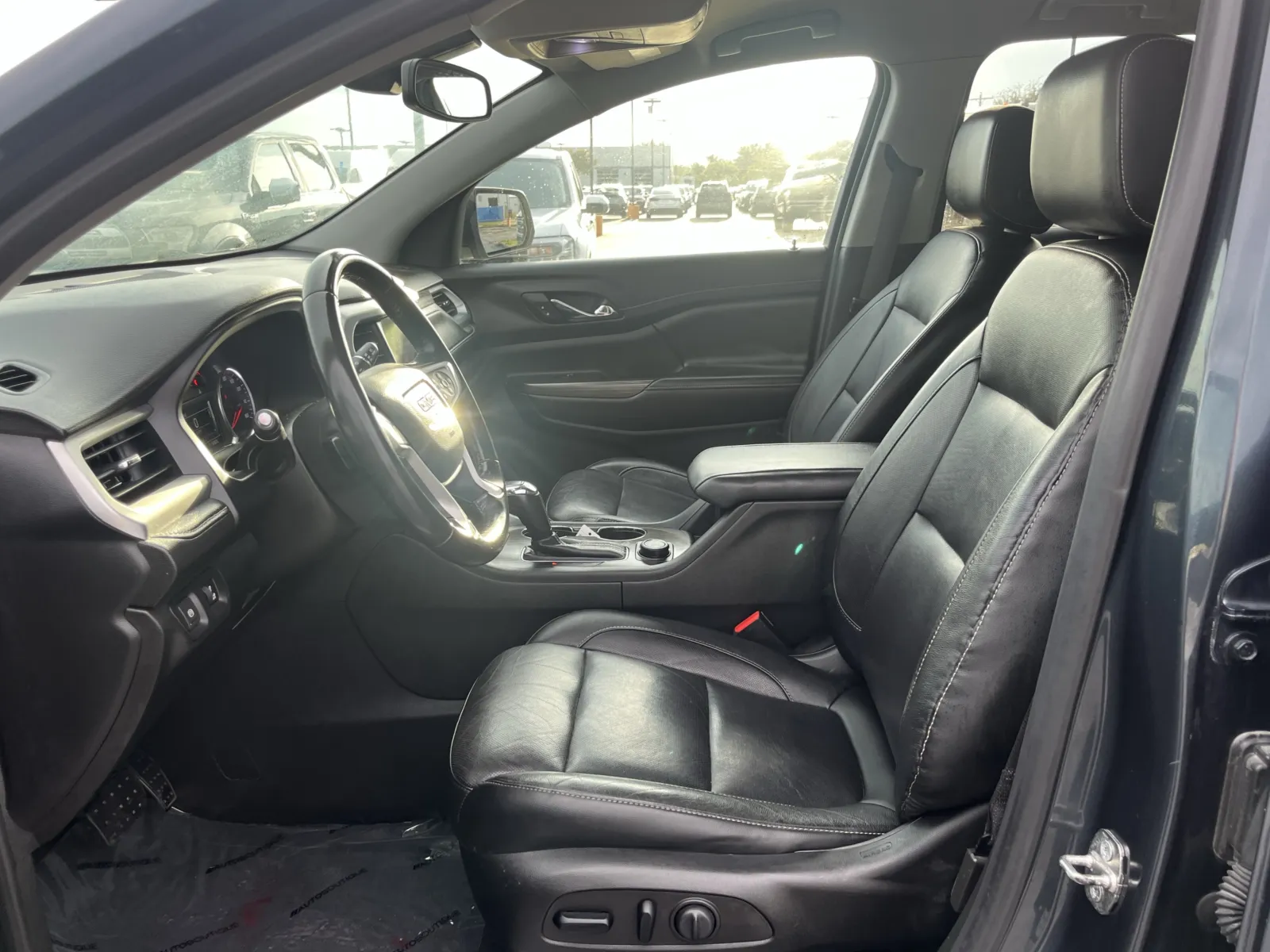 GMC Acadia photo 28