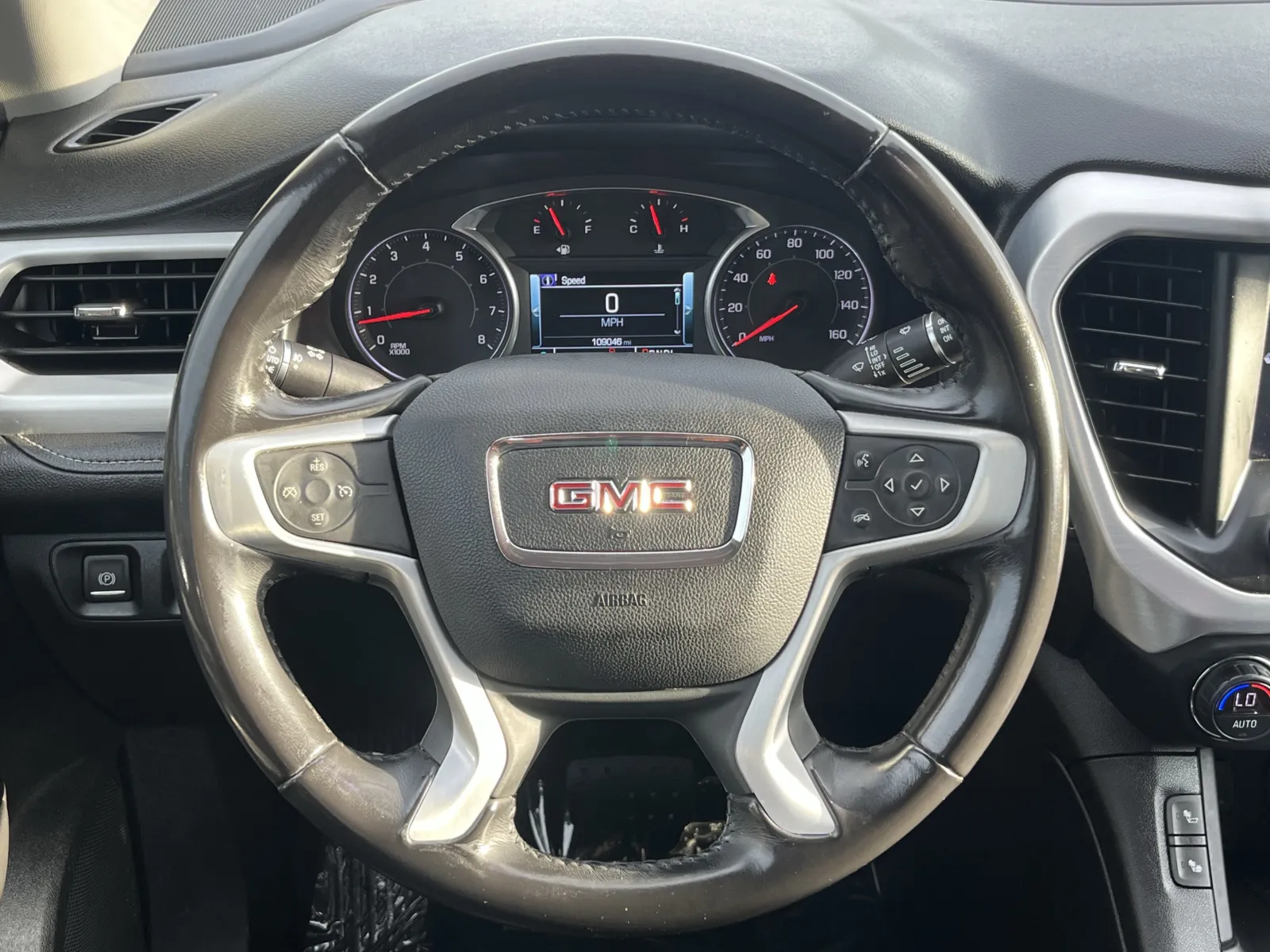 GMC Acadia photo 18