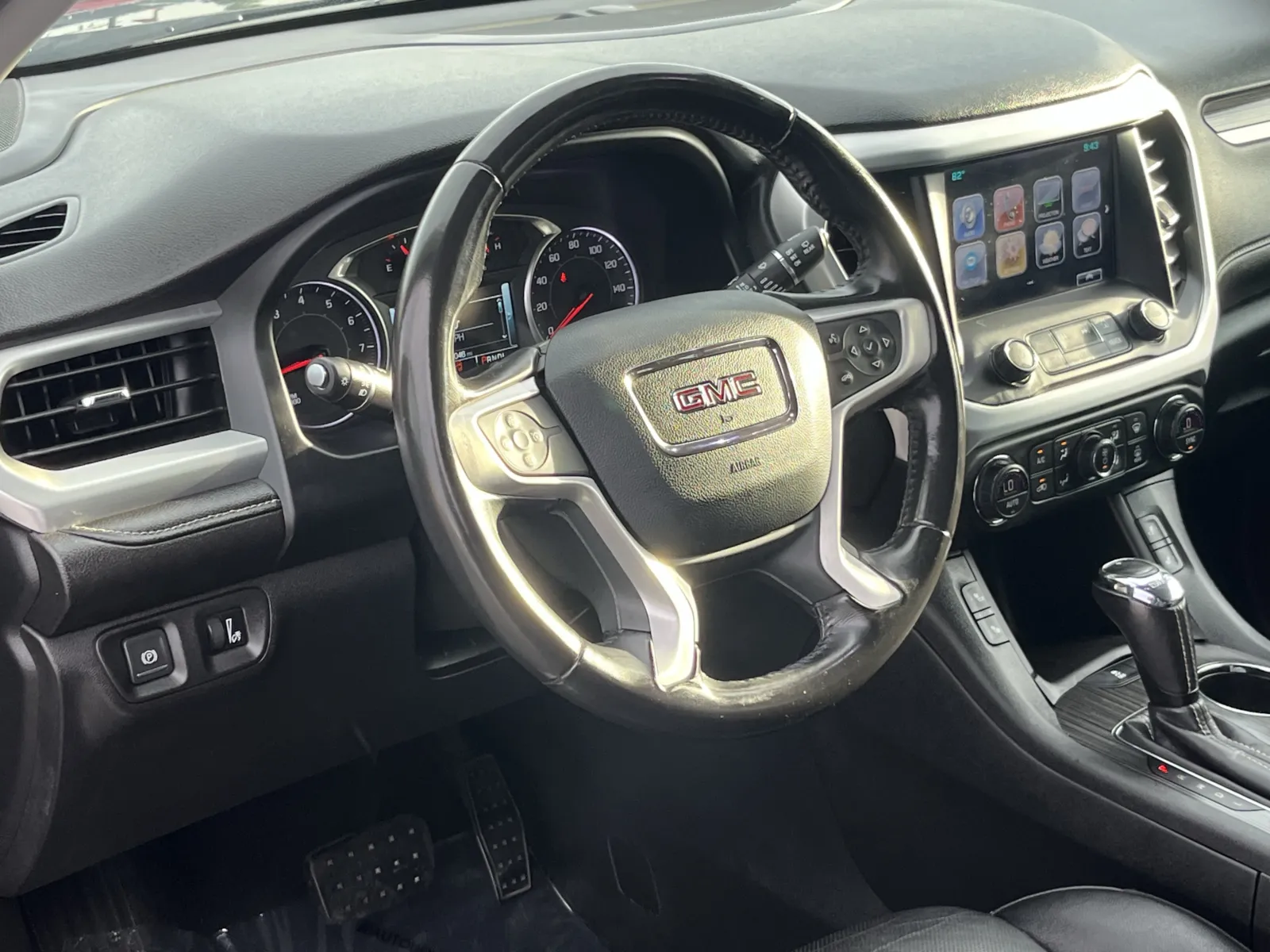 GMC Acadia photo 15
