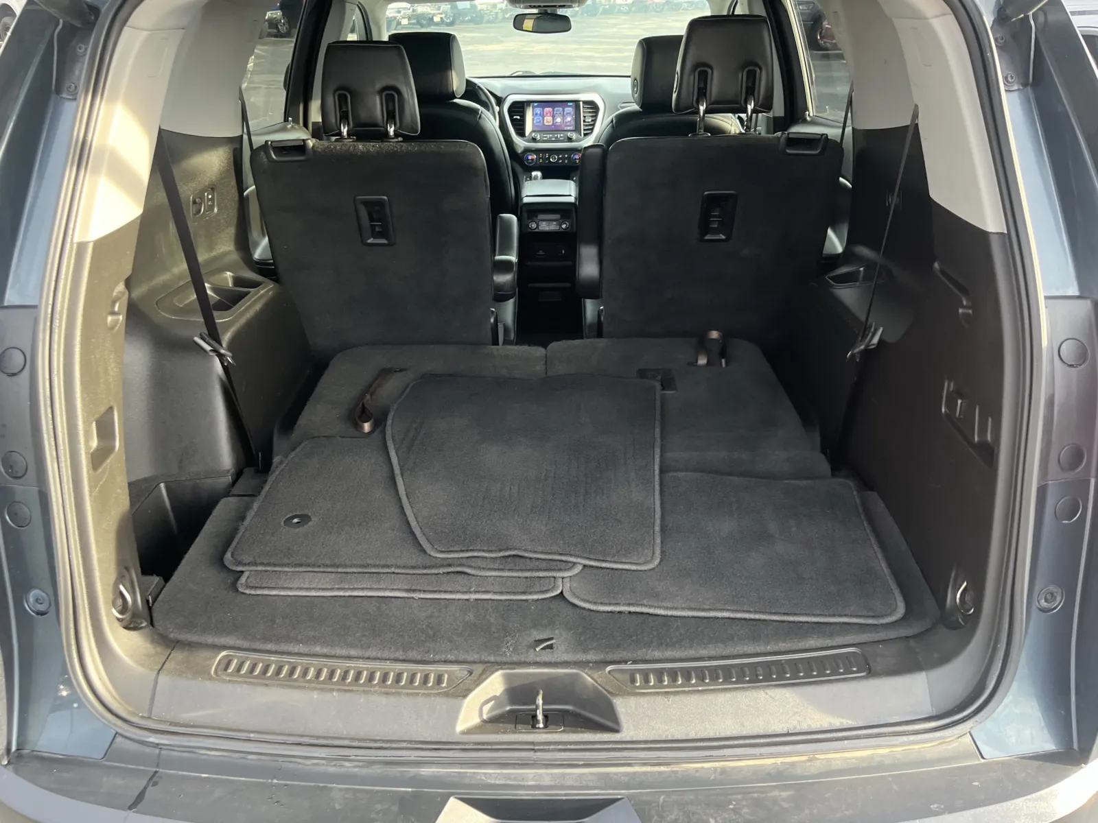GMC Acadia photo 12