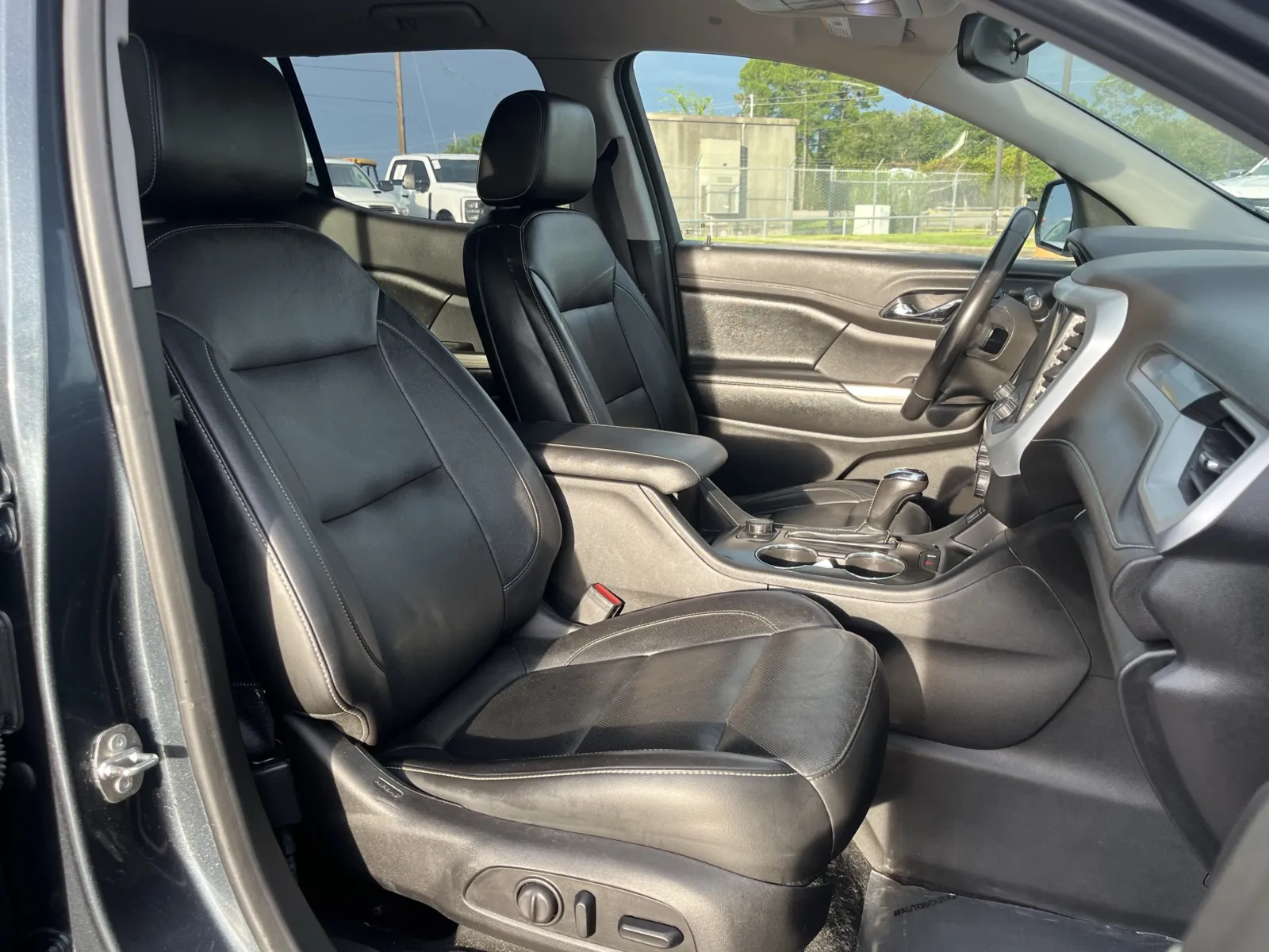 GMC Acadia photo 29